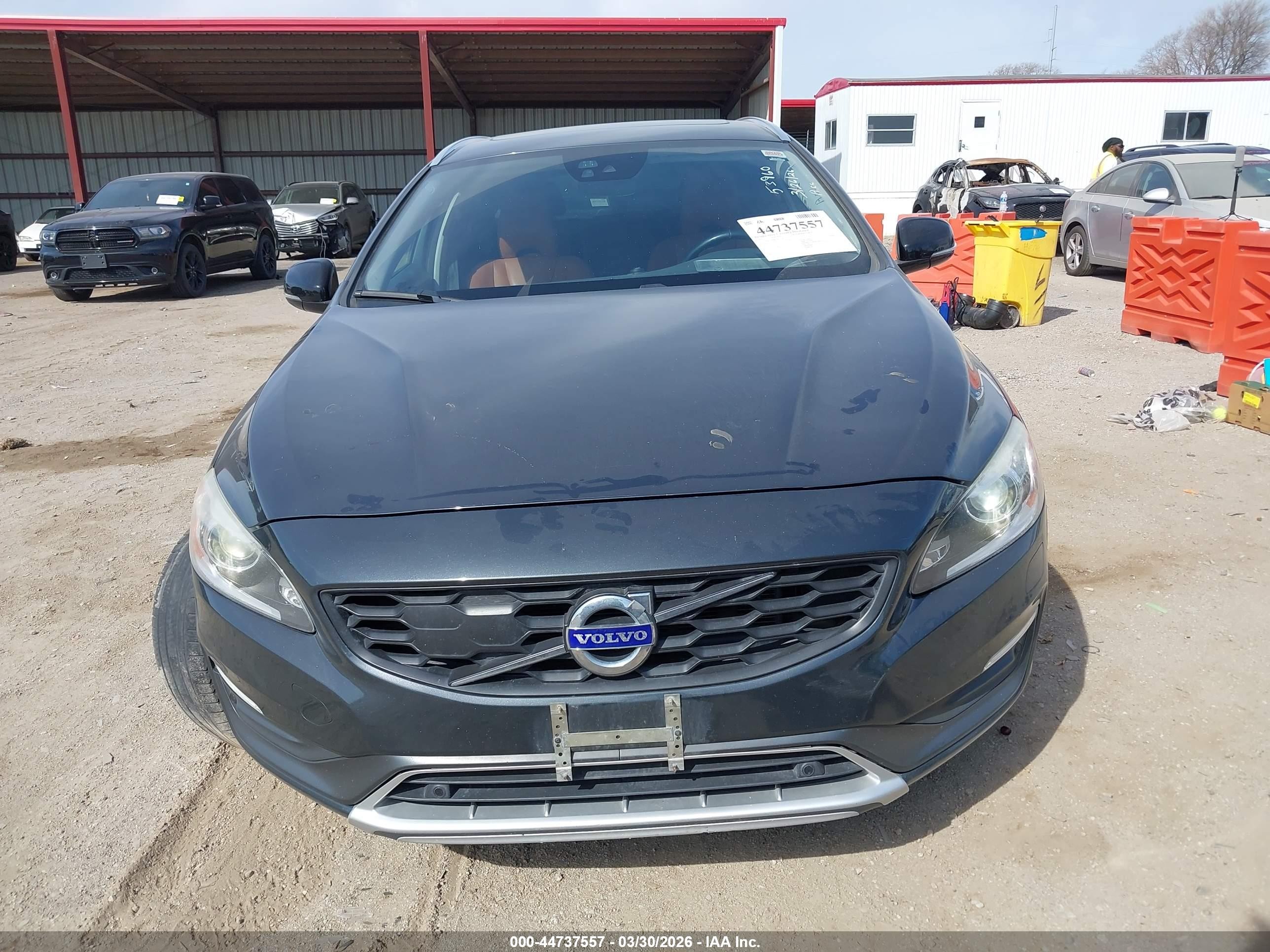 2015 Volvo V60 Cross Country T5 Platinum Gray vin: YV4612HM8F1001228