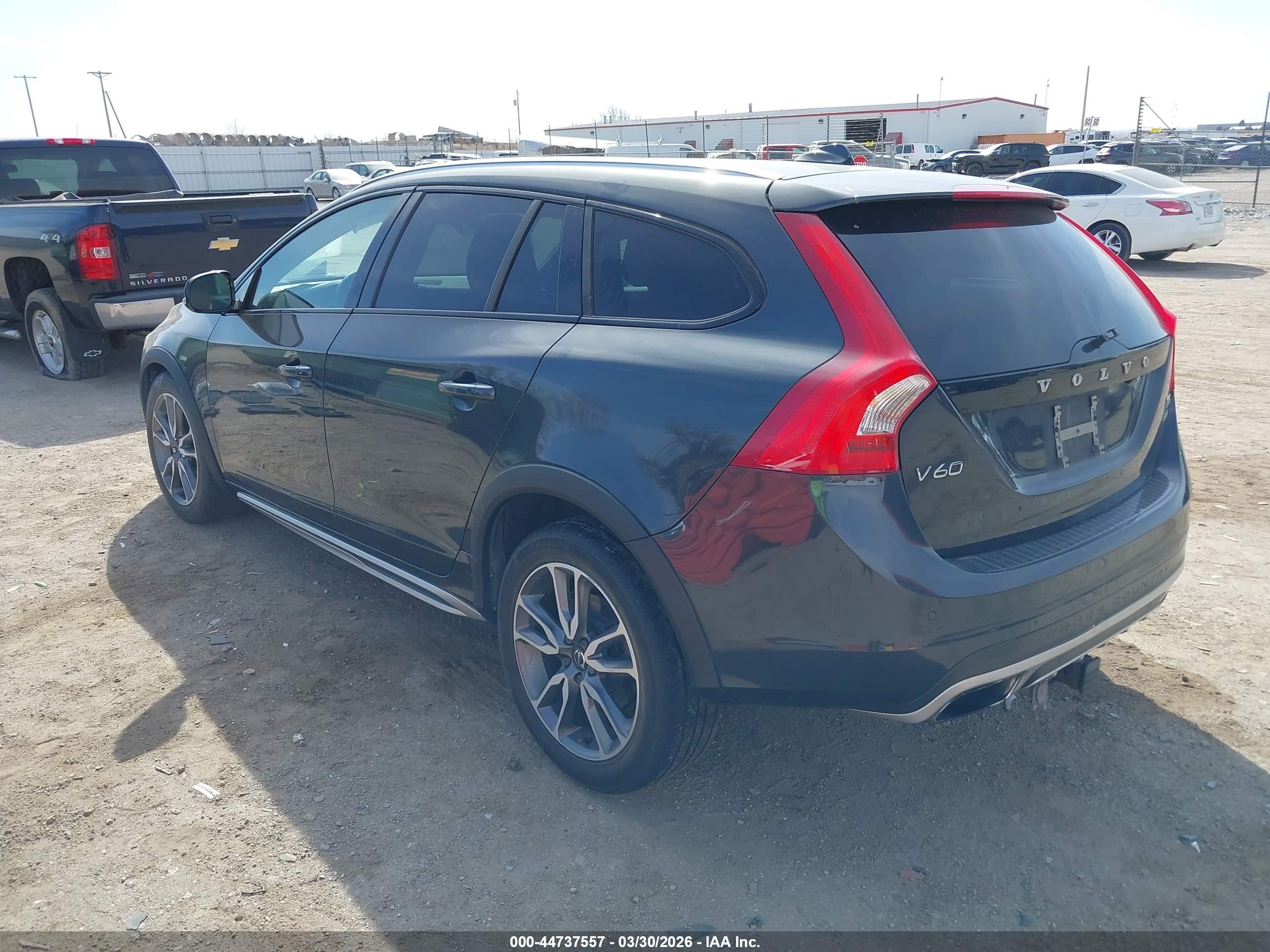 2015 Volvo V60 Cross Country T5 Platinum Gray vin: YV4612HM8F1001228