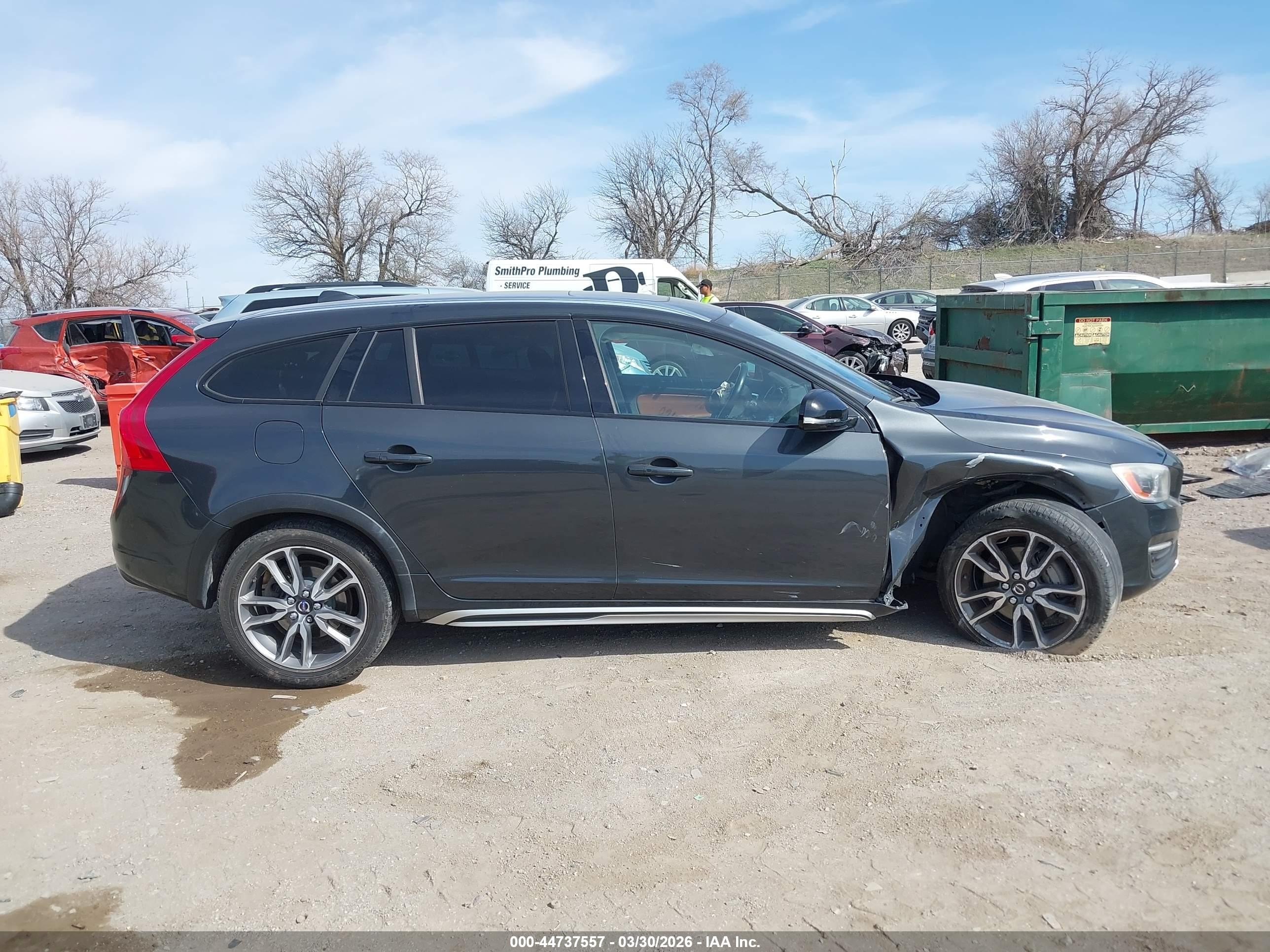 2015 Volvo V60 Cross Country T5 Platinum Gray vin: YV4612HM8F1001228