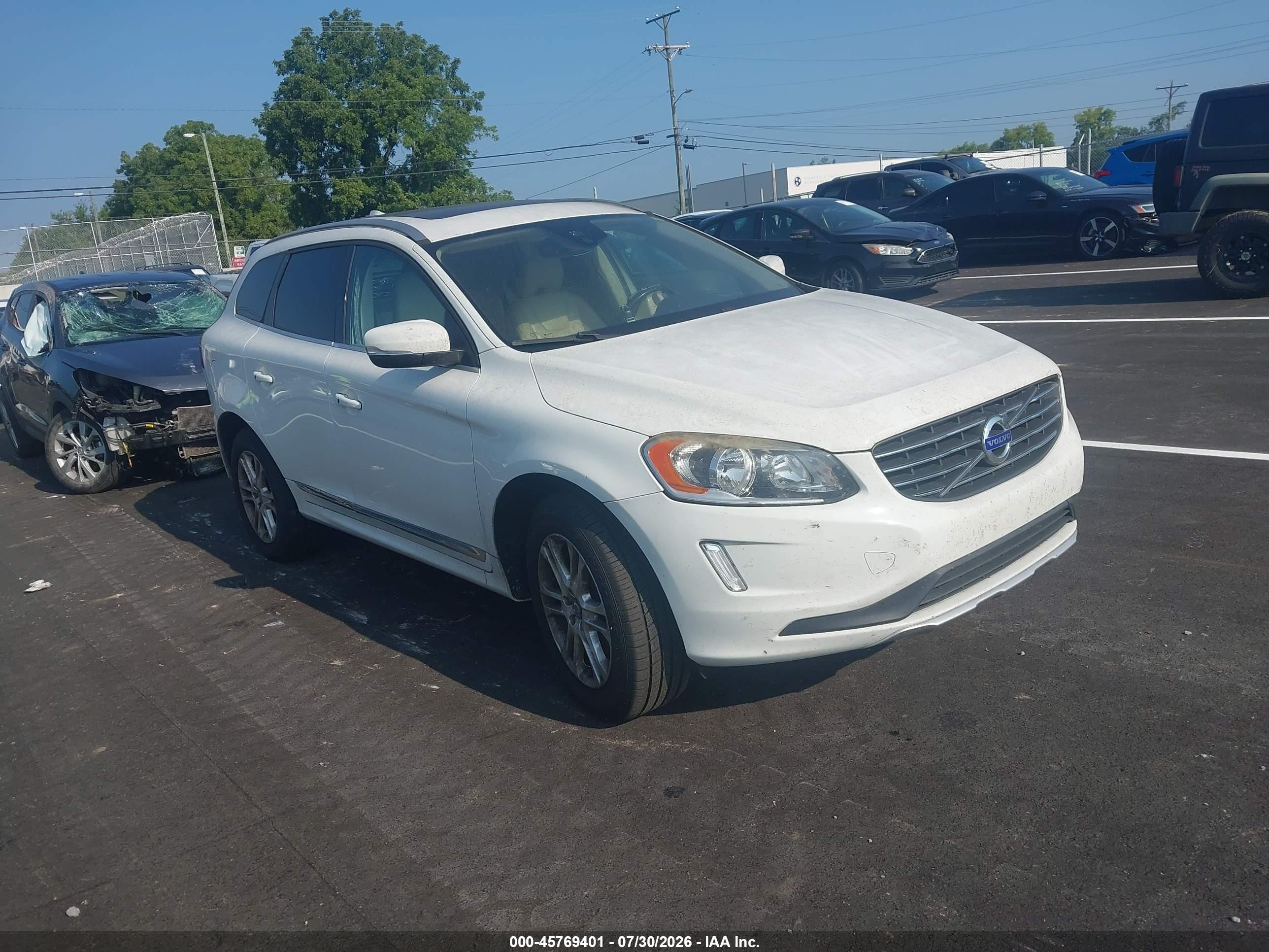 2015 Volvo Xc60 T5/t5 Premier White vin: YV4612RK0F2636466