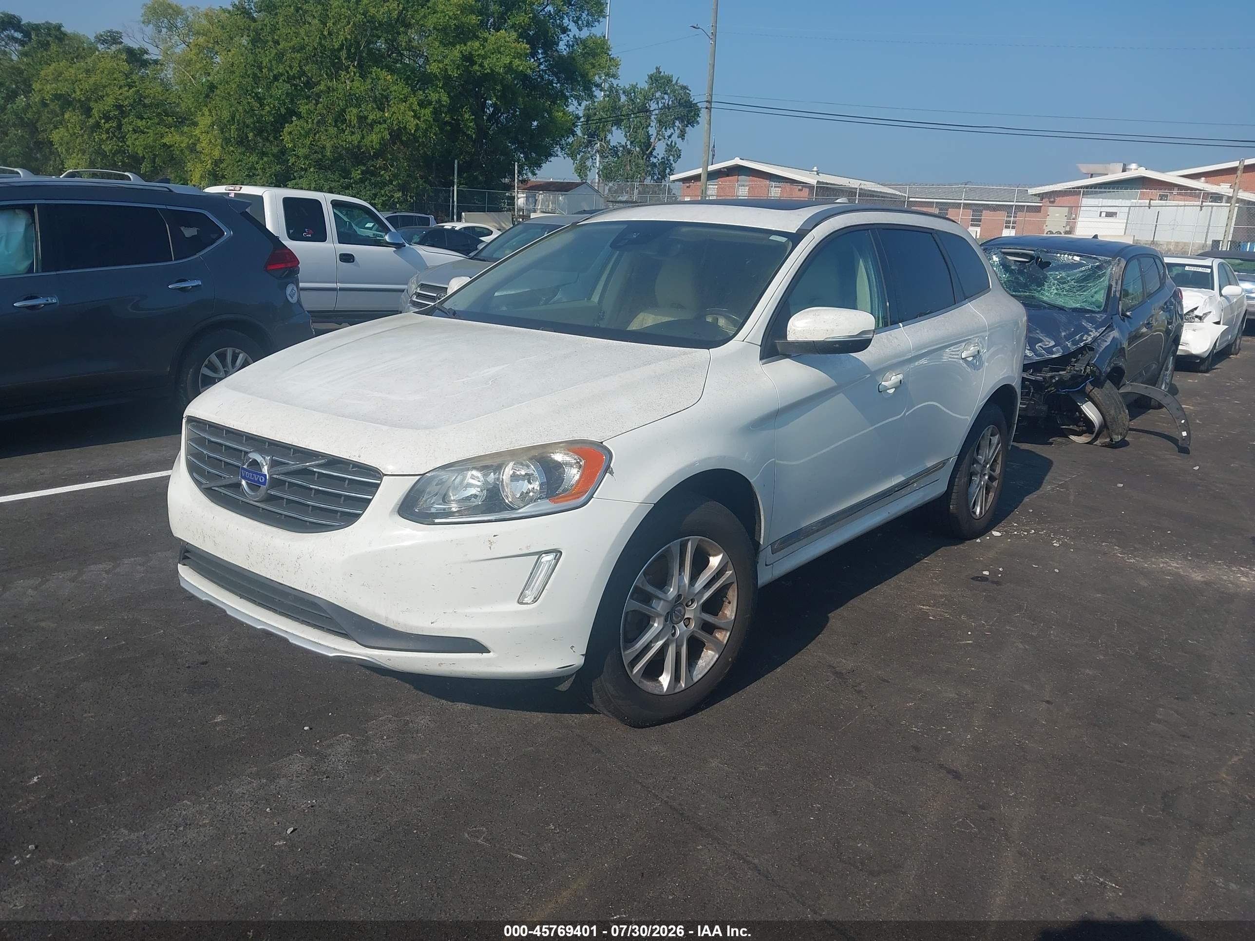2015 Volvo Xc60 T5/t5 Premier Белый vin: YV4612RK0F2636466