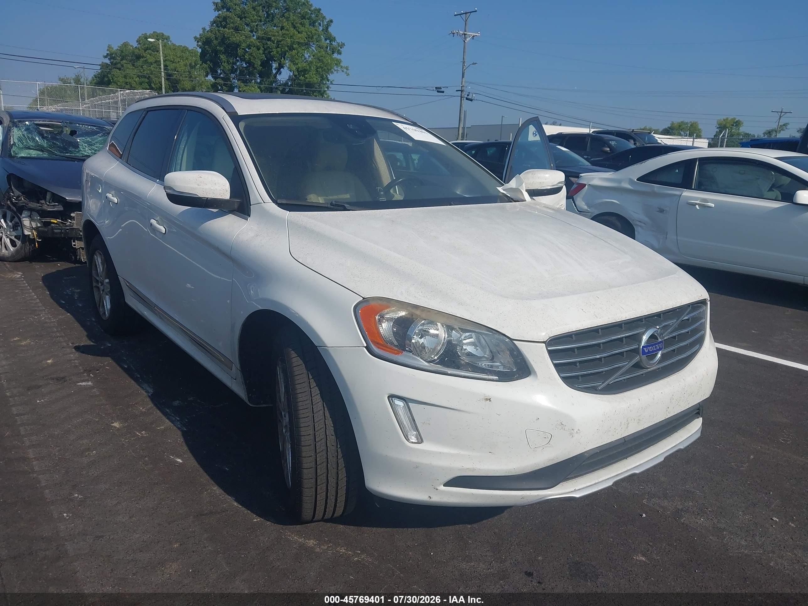 2015 Volvo Xc60 T5/t5 Premier Белый vin: YV4612RK0F2636466
