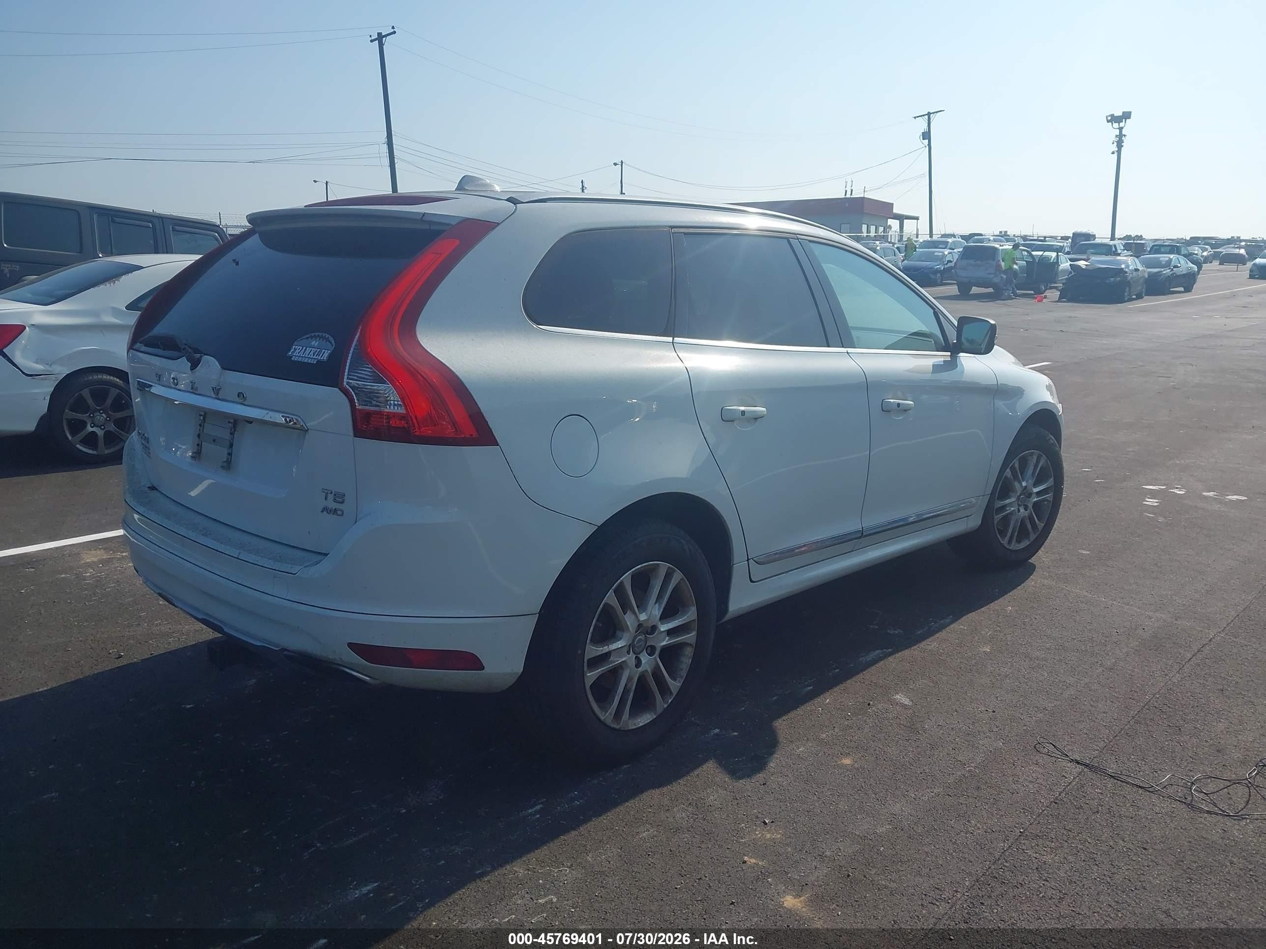 2015 Volvo Xc60 T5/t5 Premier Белый vin: YV4612RK0F2636466