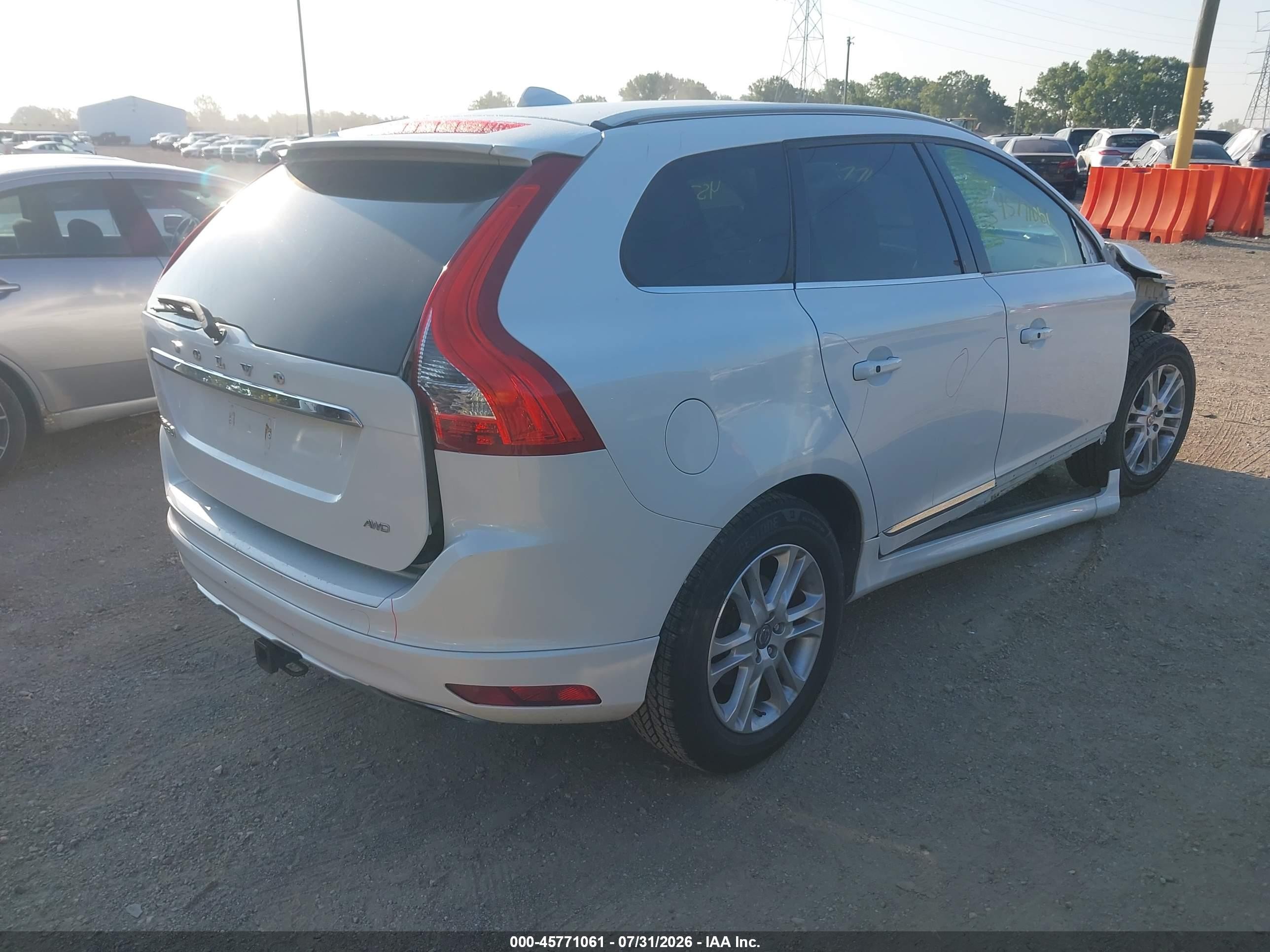2015 Volvo Xc60 T5/t5 Premier White vin: YV4612RK2F2634198