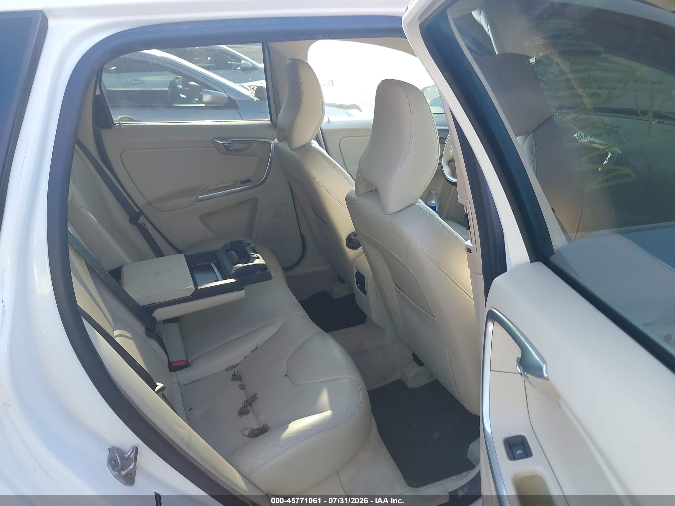 2015 Volvo Xc60 T5/t5 Premier White vin: YV4612RK2F2634198