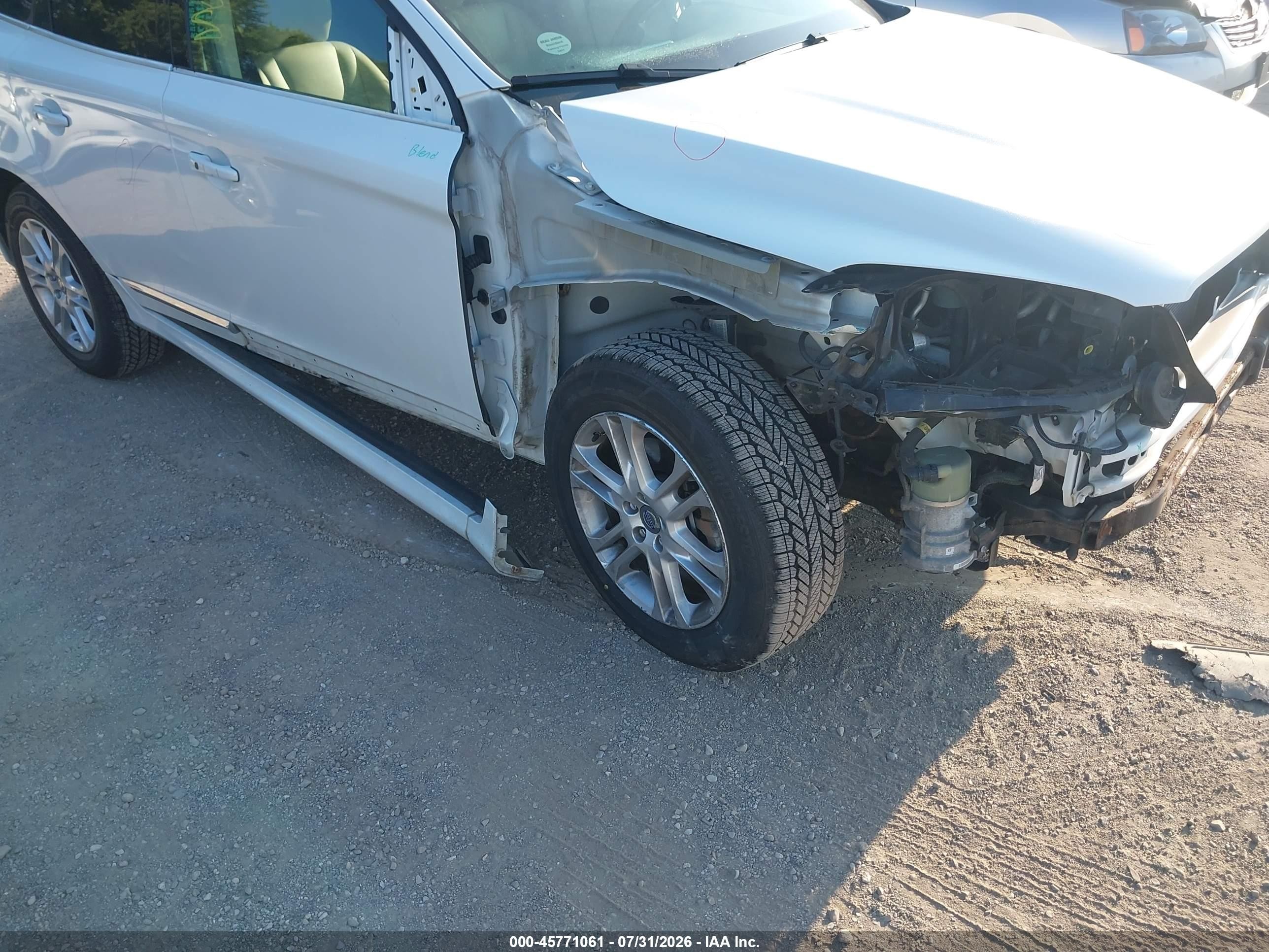 2015 Volvo Xc60 T5/t5 Premier White vin: YV4612RK2F2634198