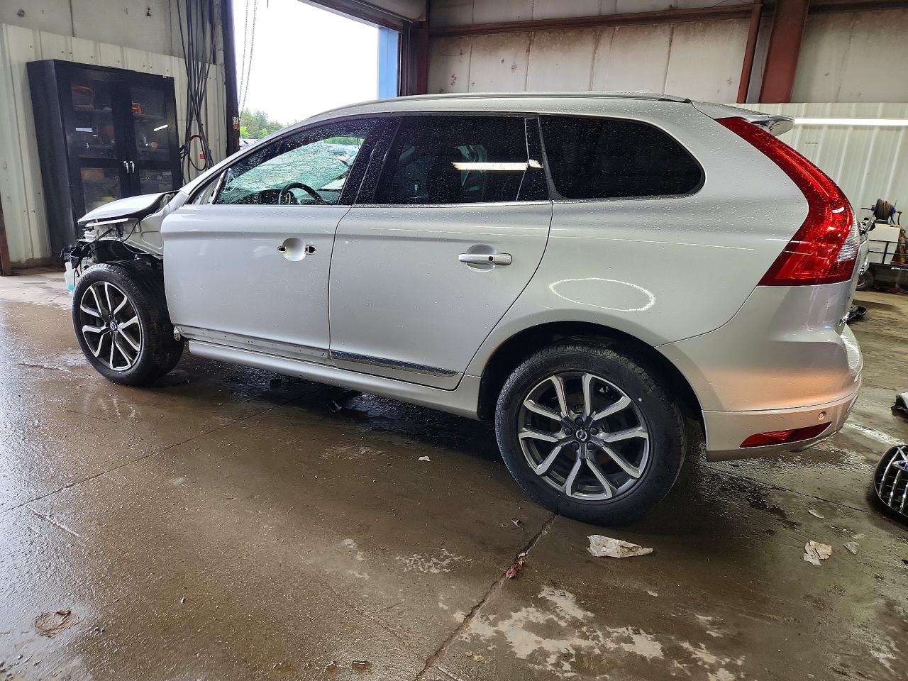 2016 Volvo Xc60 T5 Premier Silver vin: YV4612RK3G2848179
