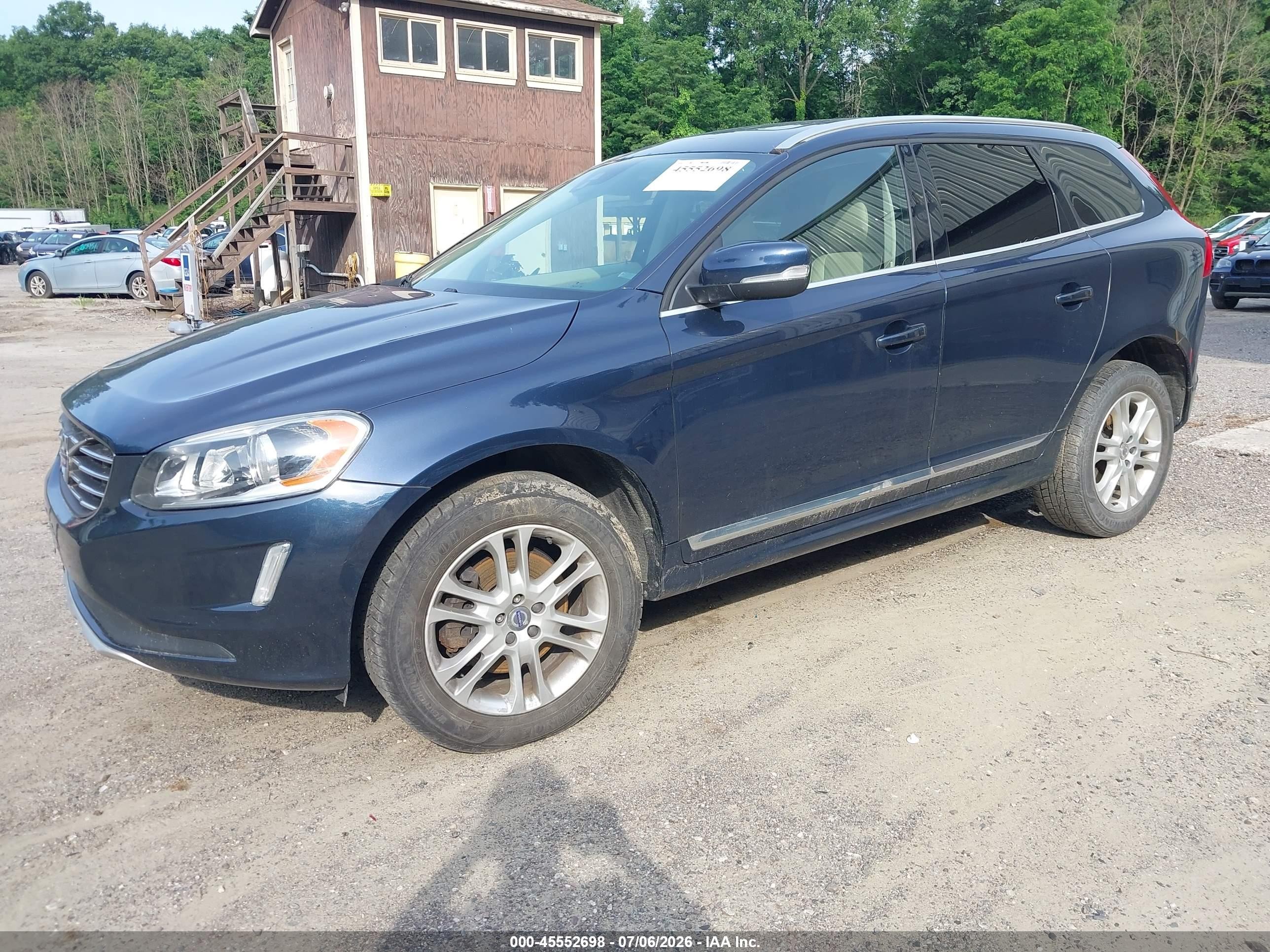 2015 Volvo Xc60   Navy vin: YV4612RK5F2711355