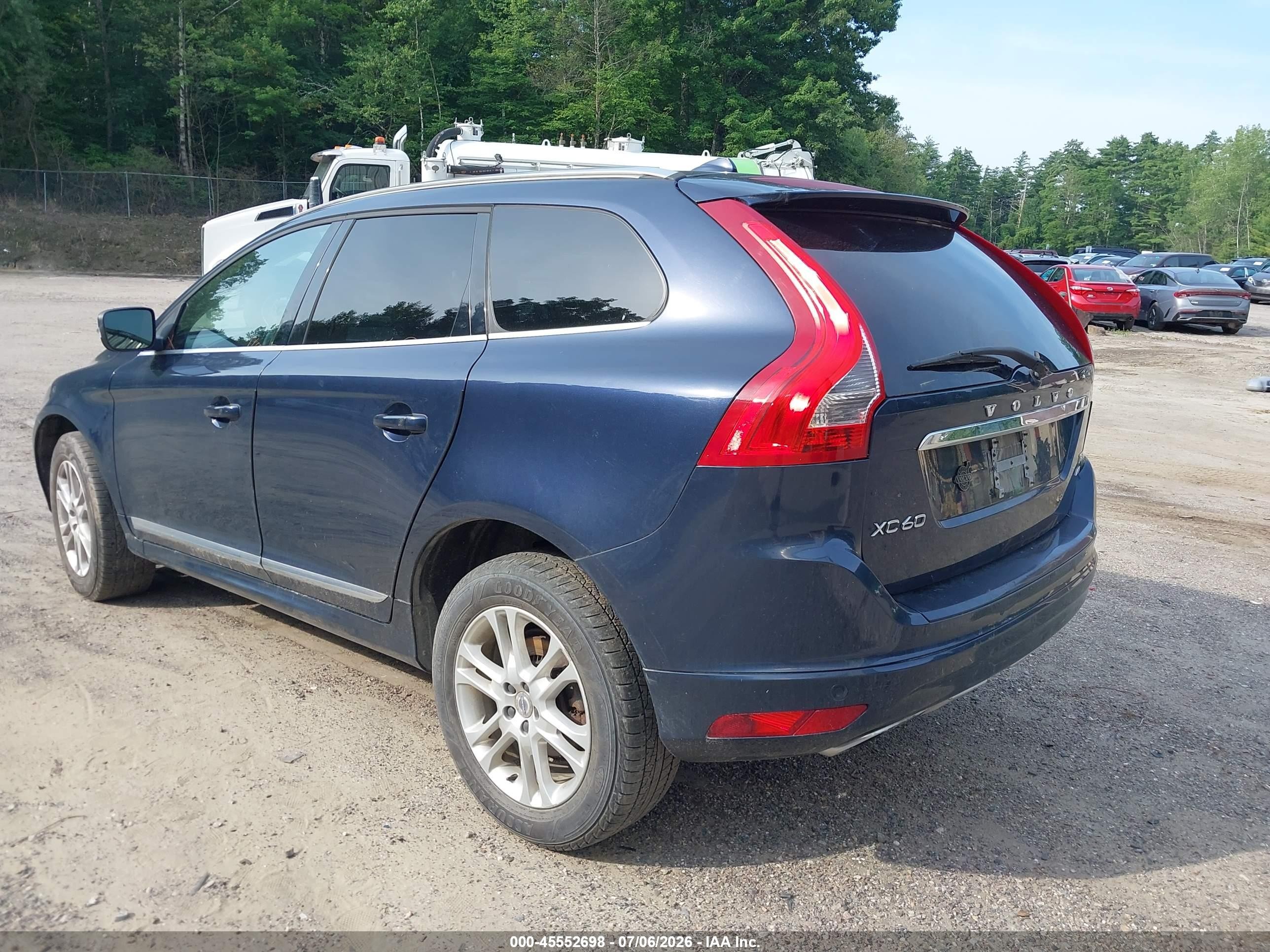 2015 Volvo Xc60   Navy vin: YV4612RK5F2711355