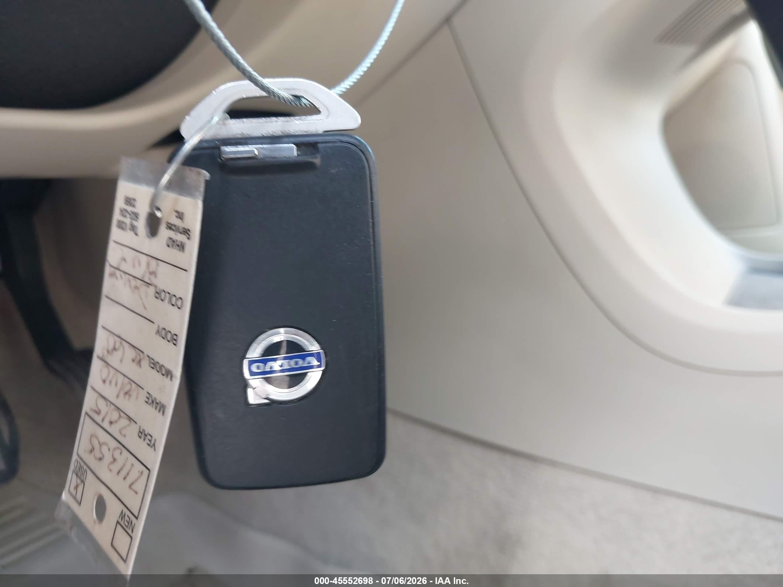 2015 Volvo Xc60   Navy vin: YV4612RK5F2711355