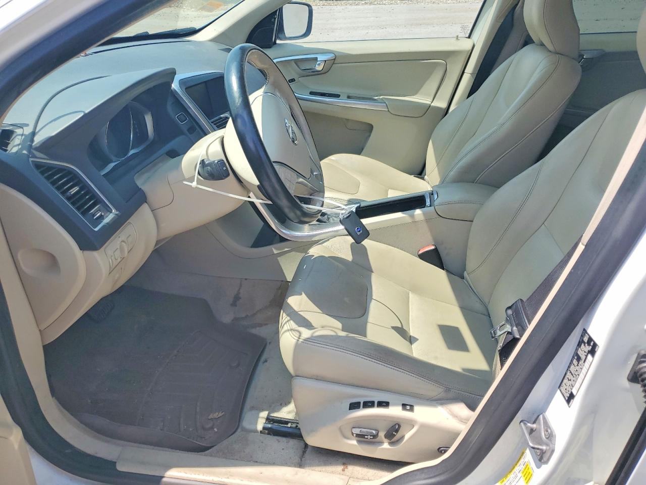 2015 Volvo Xc60 T5 Premier White vin: YV4612RK7F2673871