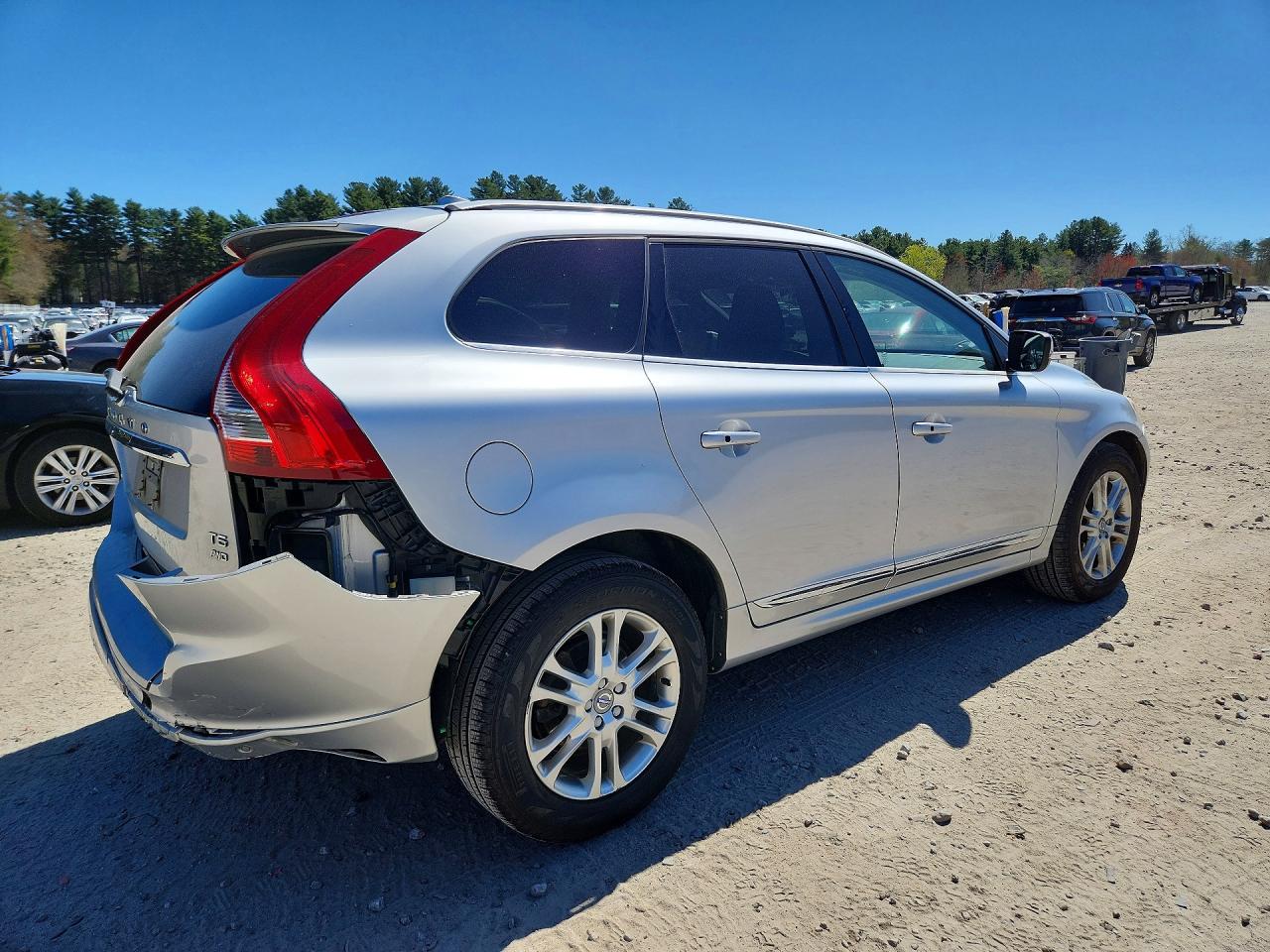 2016 Volvo Xc60 T5 Premier Silver vin: YV4612RK7G2844586