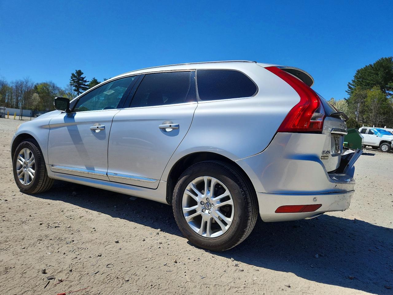 2016 Volvo Xc60 T5 Premier Silver vin: YV4612RK7G2844586