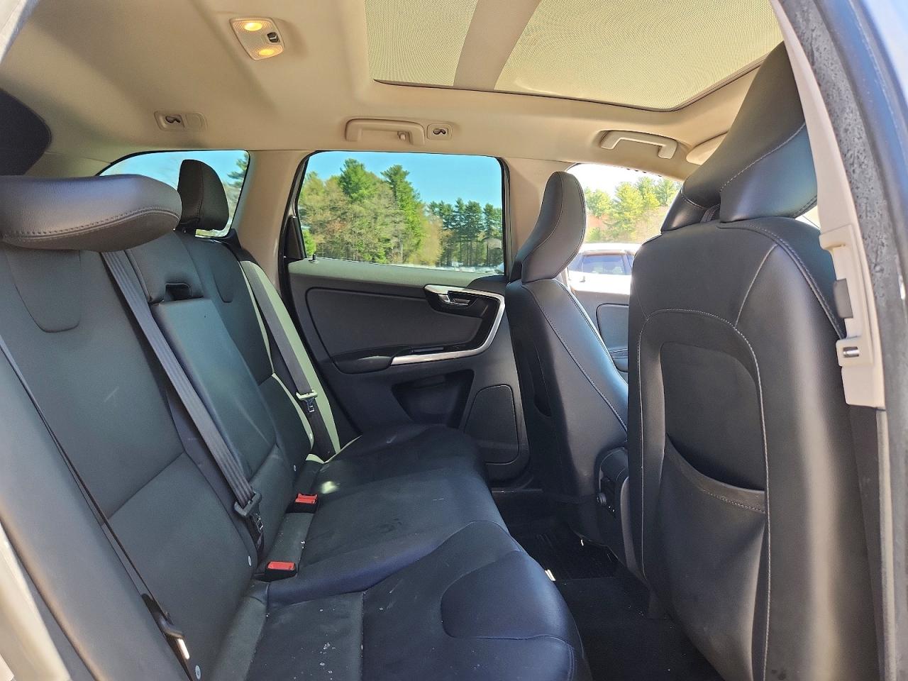 2016 Volvo Xc60 T5 Premier Silver vin: YV4612RK7G2844586