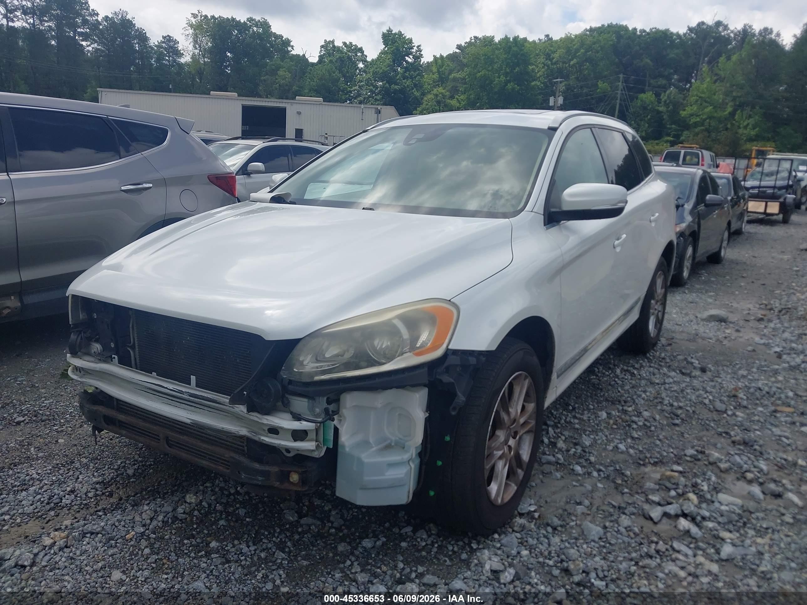 2015 Volvo Xc60 T5/t5 Premier White vin: YV4612RK9F2630181