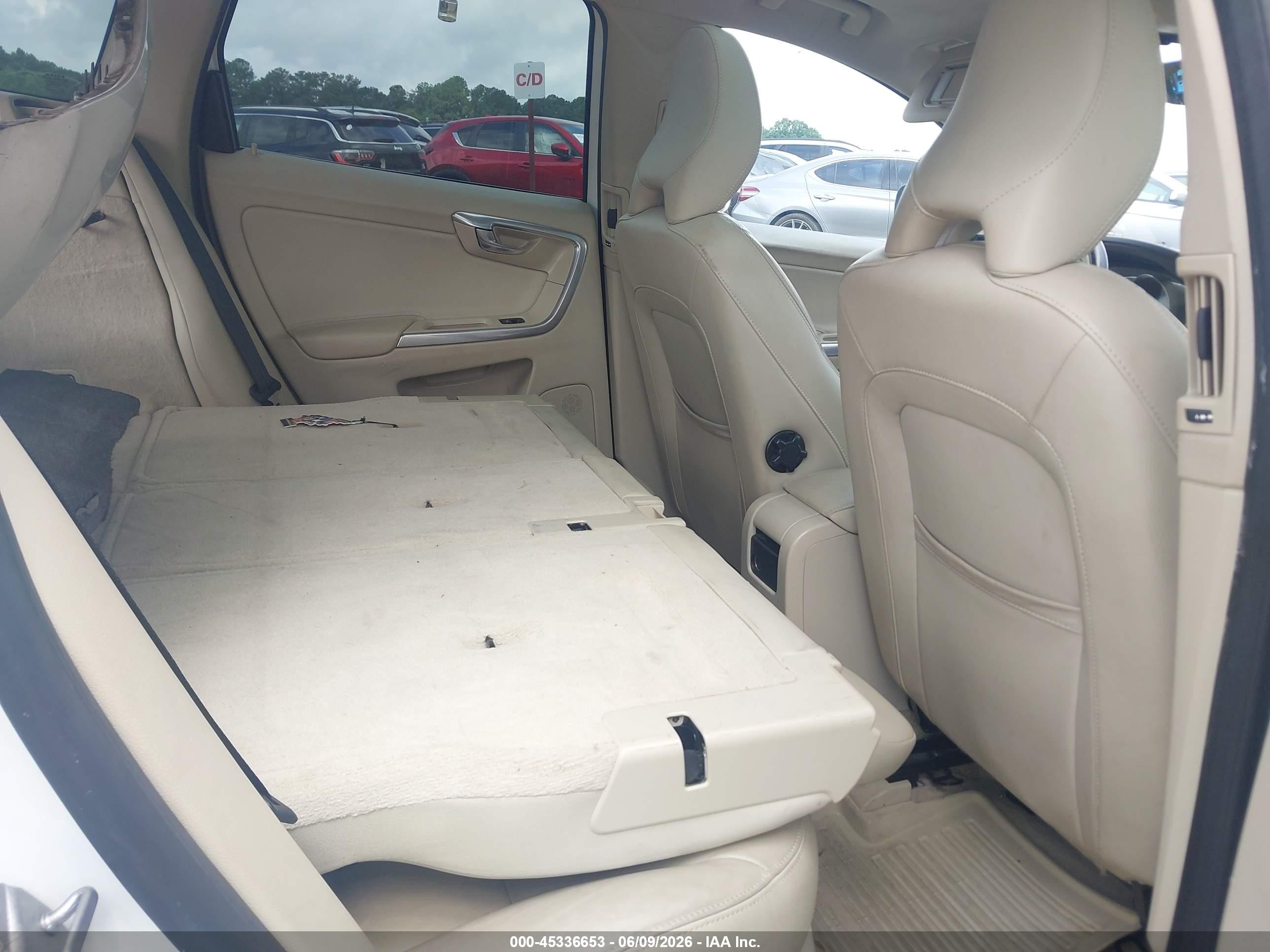 2015 Volvo Xc60 T5/t5 Premier White vin: YV4612RK9F2630181