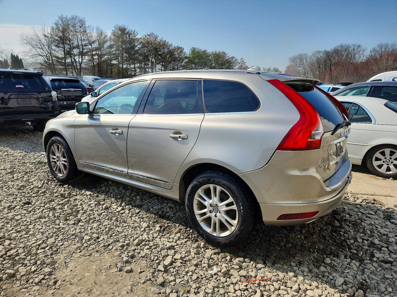 2015 Volvo Xc60 T5 Premier Beige vin: YV4612RKXF2673055