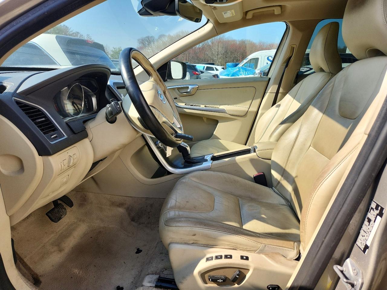 2015 Volvo Xc60 T5 Premier Beige vin: YV4612RKXF2673055