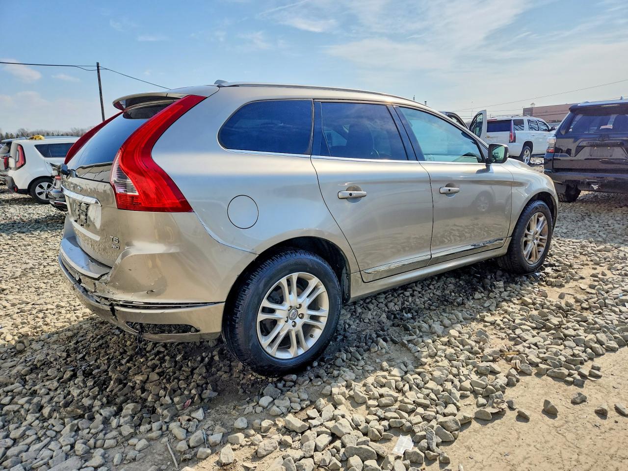 2015 Volvo Xc60 T5 Premier Beige vin: YV4612RKXF2673055