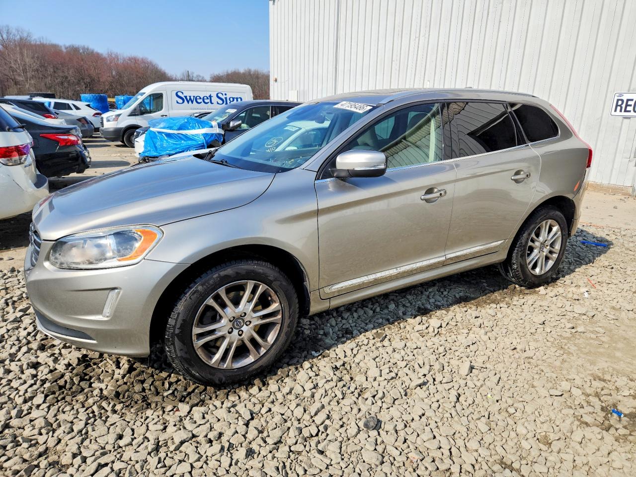 2015 Volvo Xc60 T5 Premier Beige vin: YV4612RKXF2673055