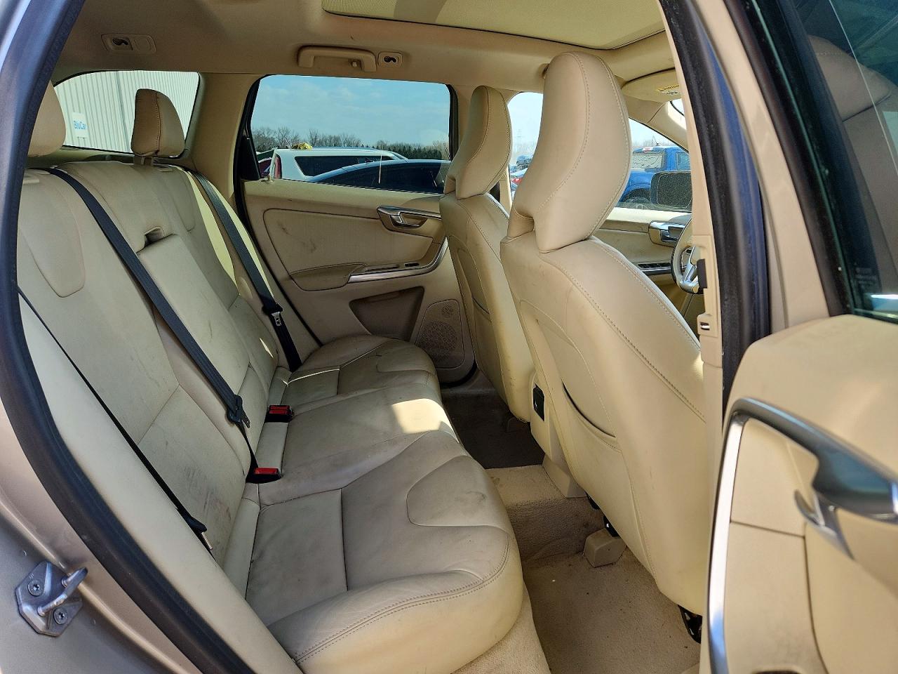 2015 Volvo Xc60 T5 Premier Beige vin: YV4612RKXF2673055