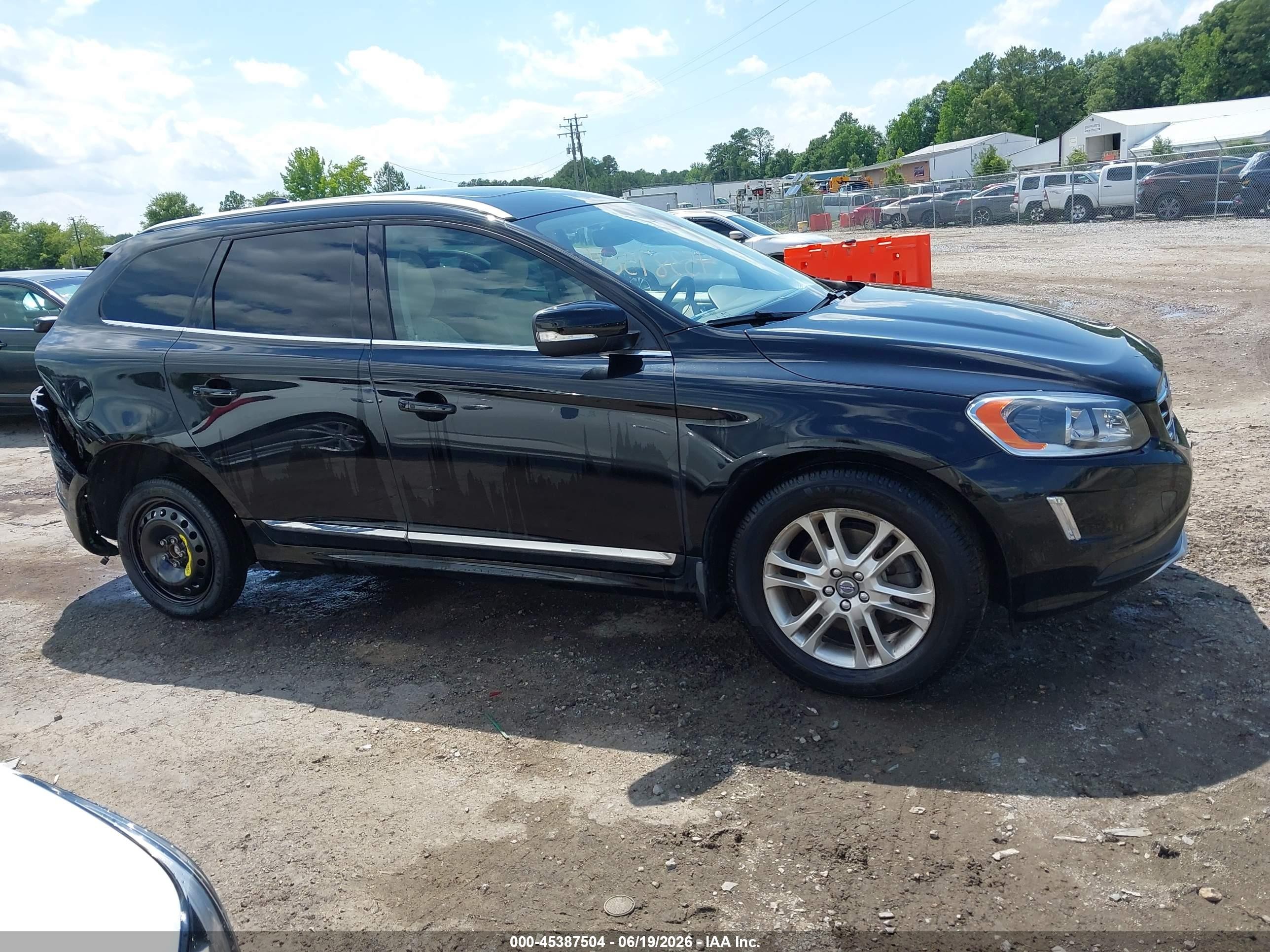 2015 Volvo Xc60 T5 Platinum Black vin: YV4612RM1F2717588
