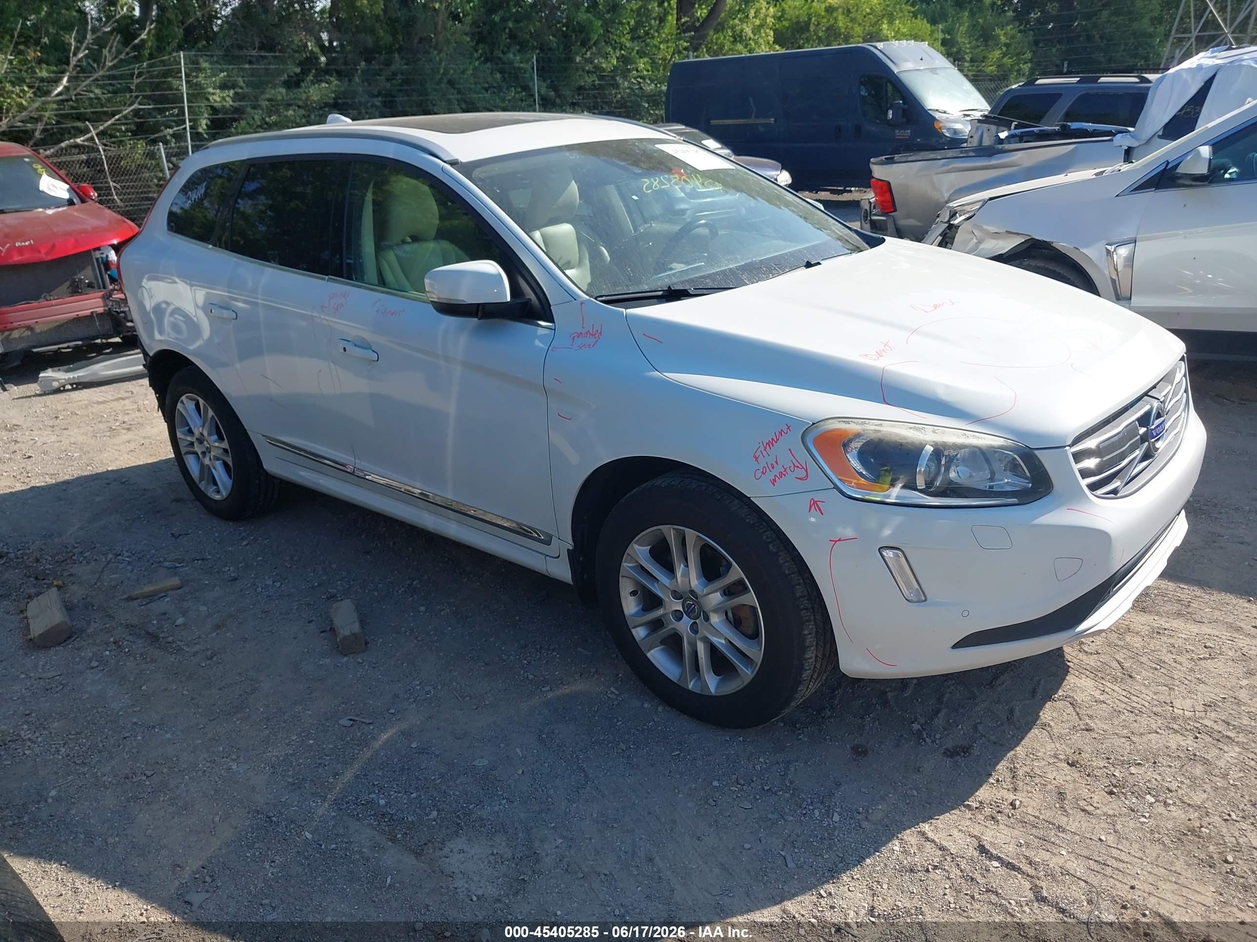 2015 Volvo Xc60 T5 Platinum White vin: YV4612RM1F2724458