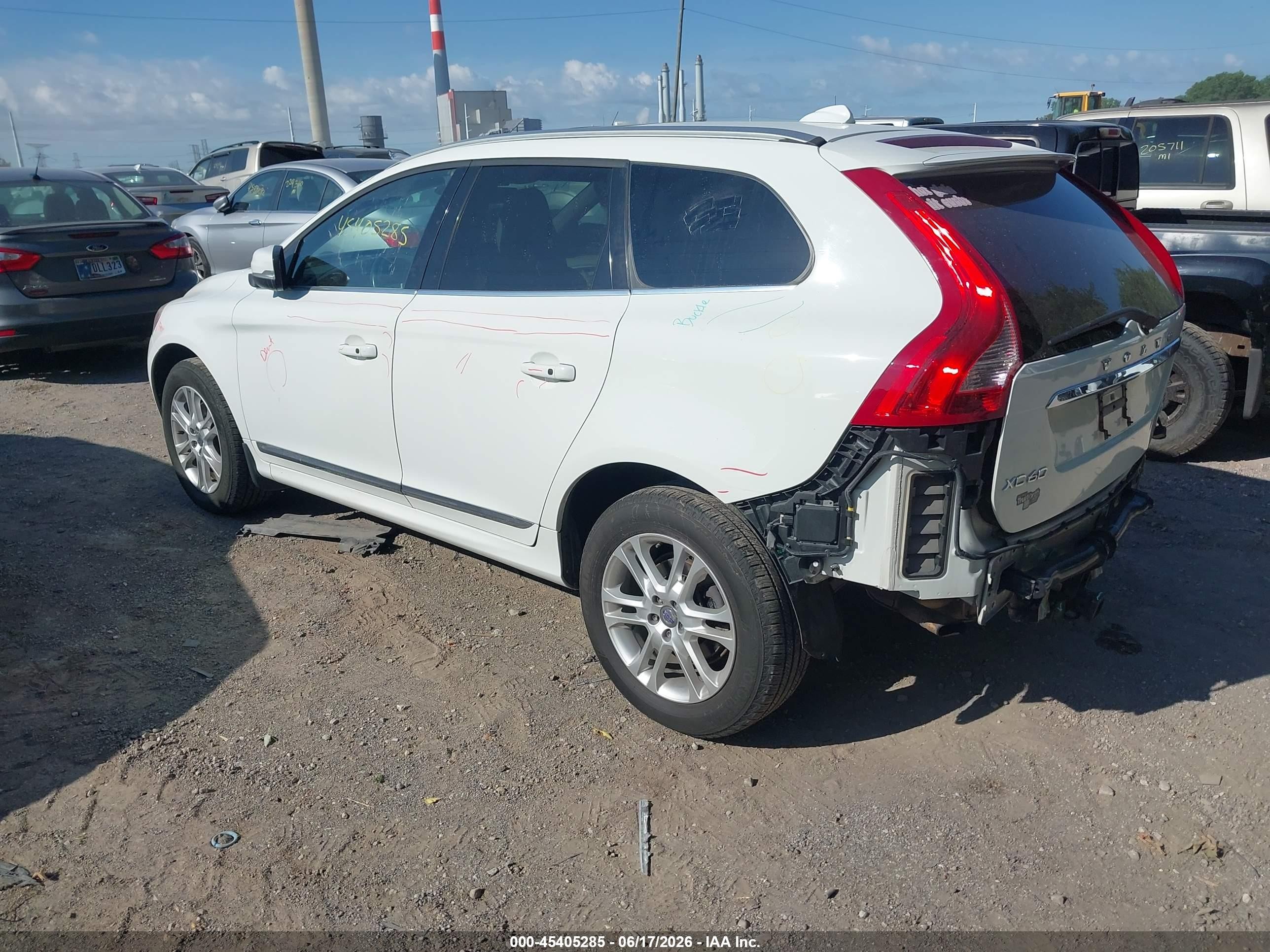2015 Volvo Xc60 T5 Platinum White vin: YV4612RM1F2724458