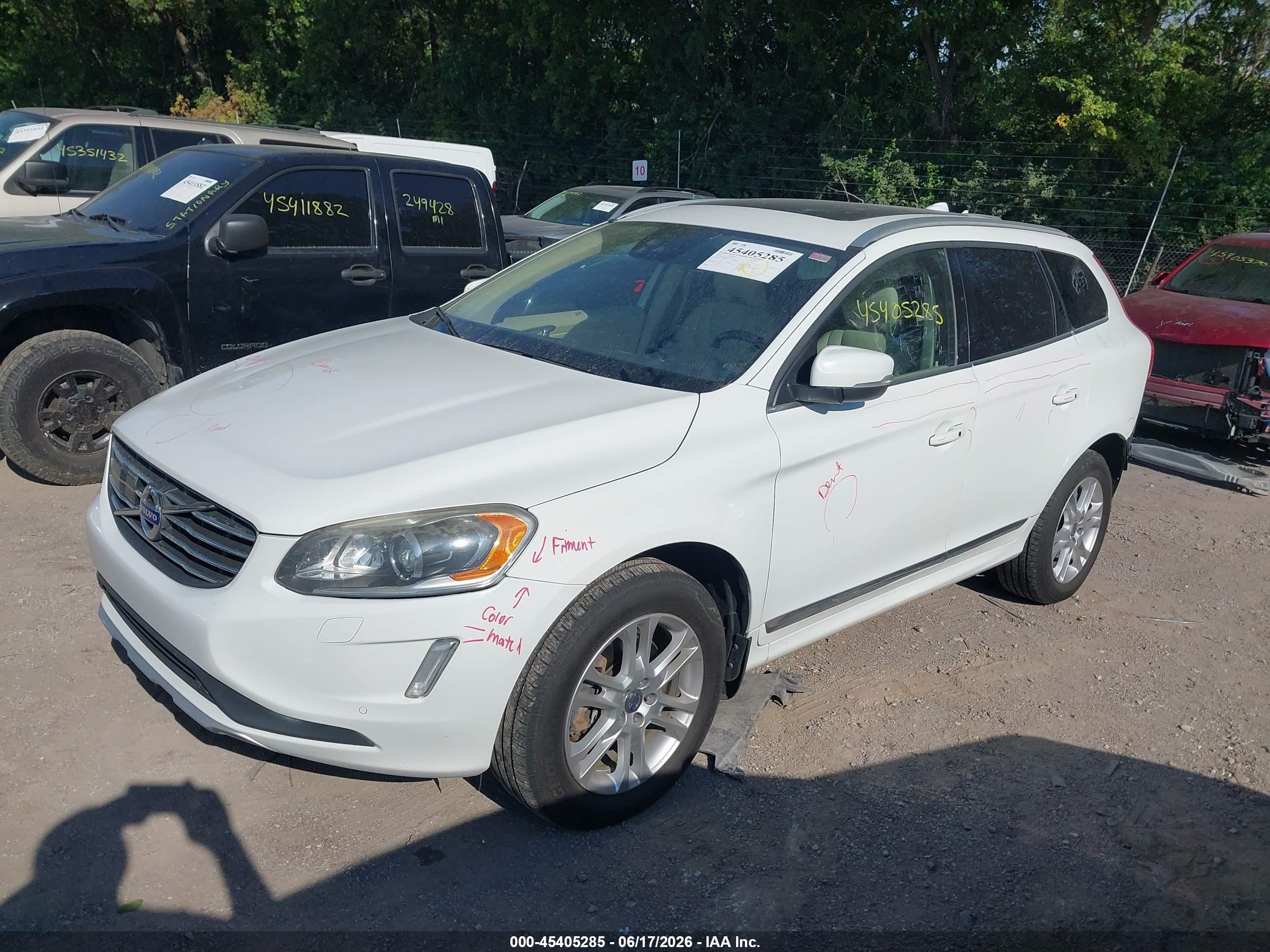 2015 Volvo Xc60 T5 Platinum White vin: YV4612RM1F2724458