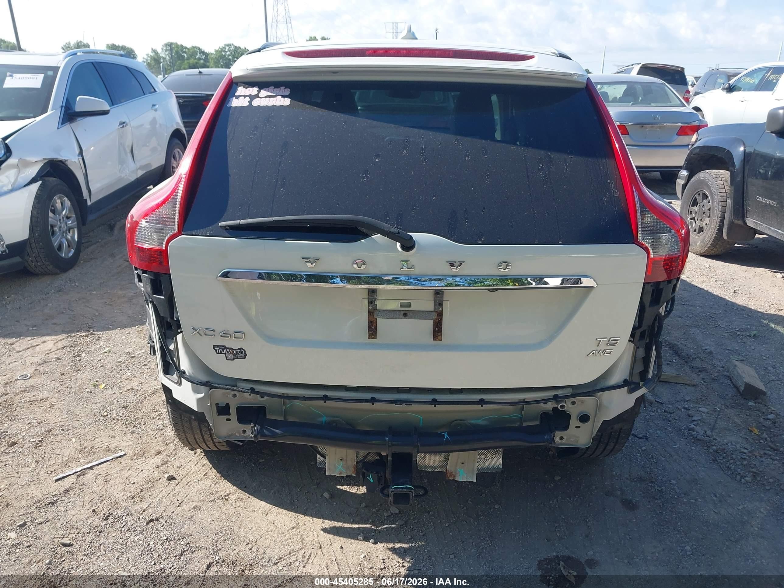 2015 Volvo Xc60 T5 Platinum White vin: YV4612RM1F2724458