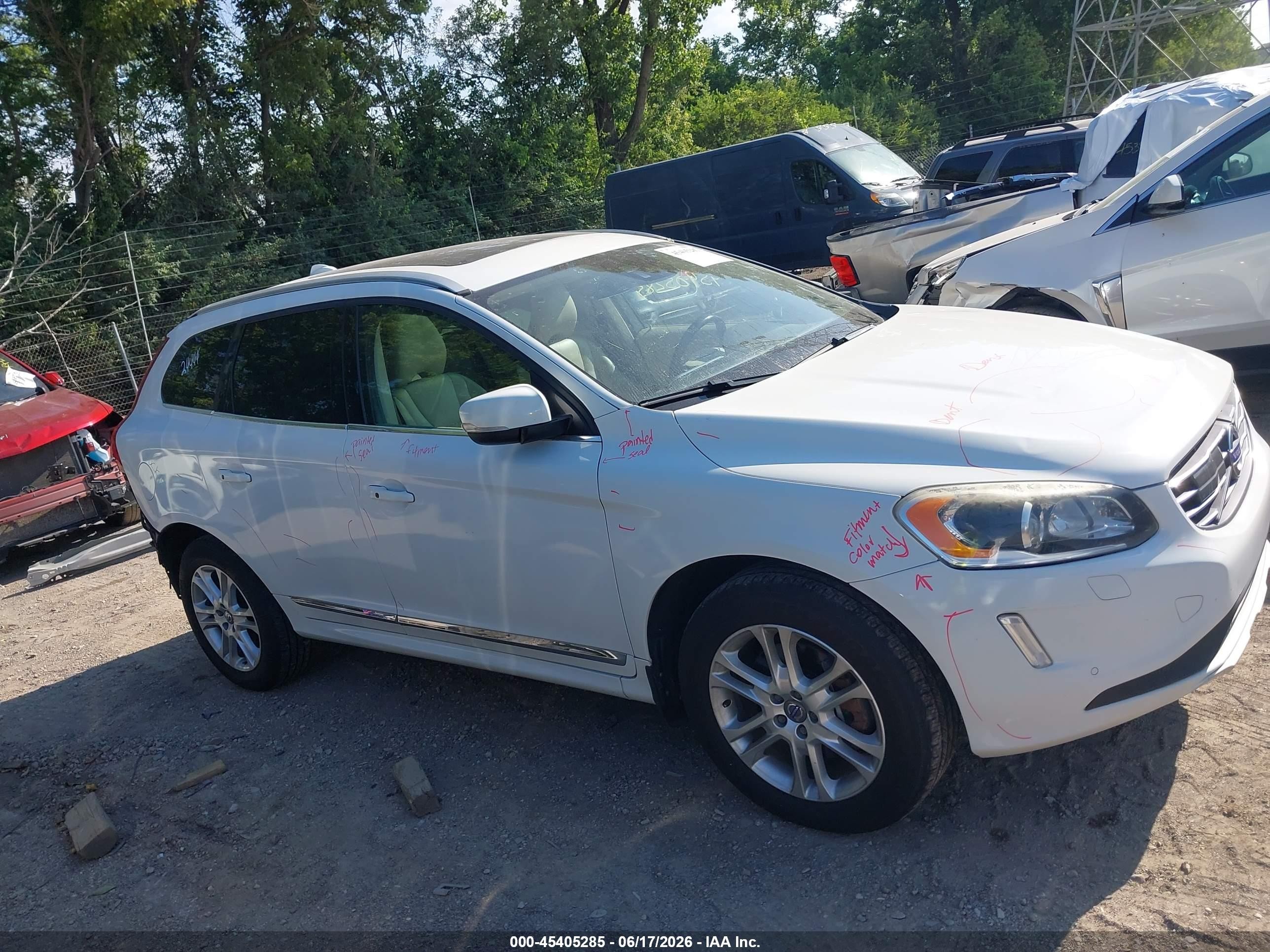 2015 Volvo Xc60 T5 Platinum White vin: YV4612RM1F2724458