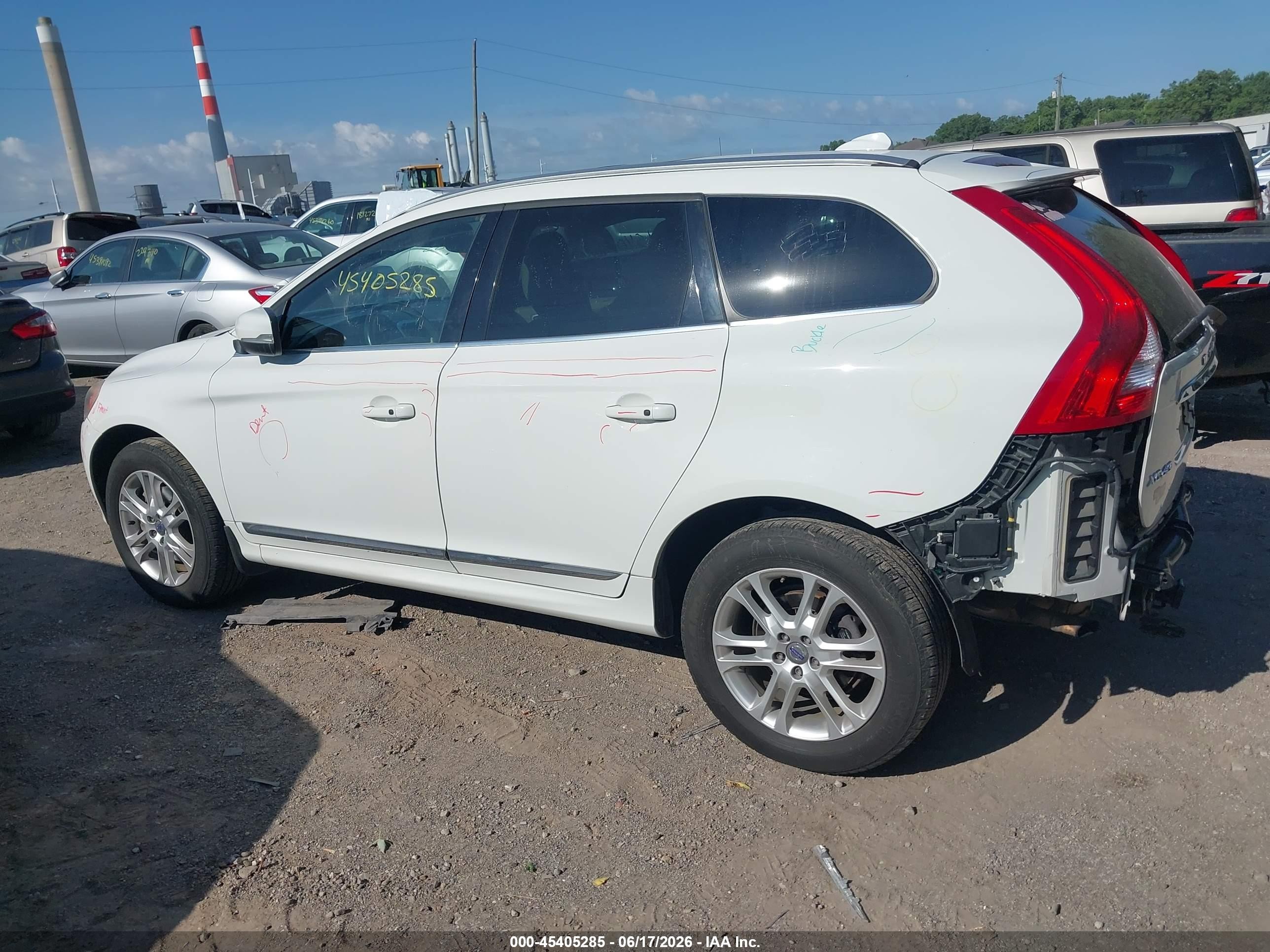 2015 Volvo Xc60 T5 Platinum White vin: YV4612RM1F2724458