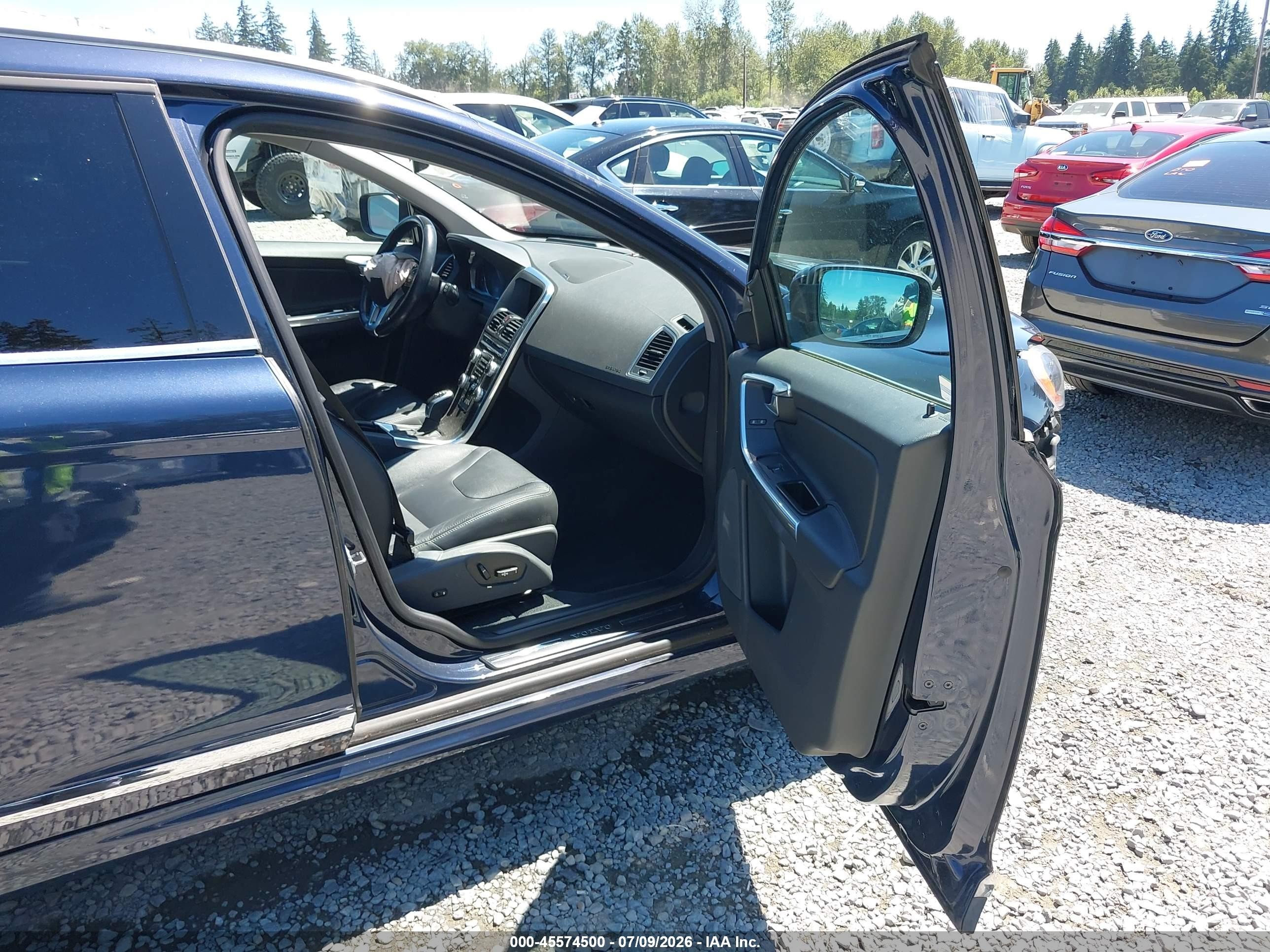 2015 Volvo Xc60 T5 Platinum Dark Blue vin: YV4612RM4F2747054