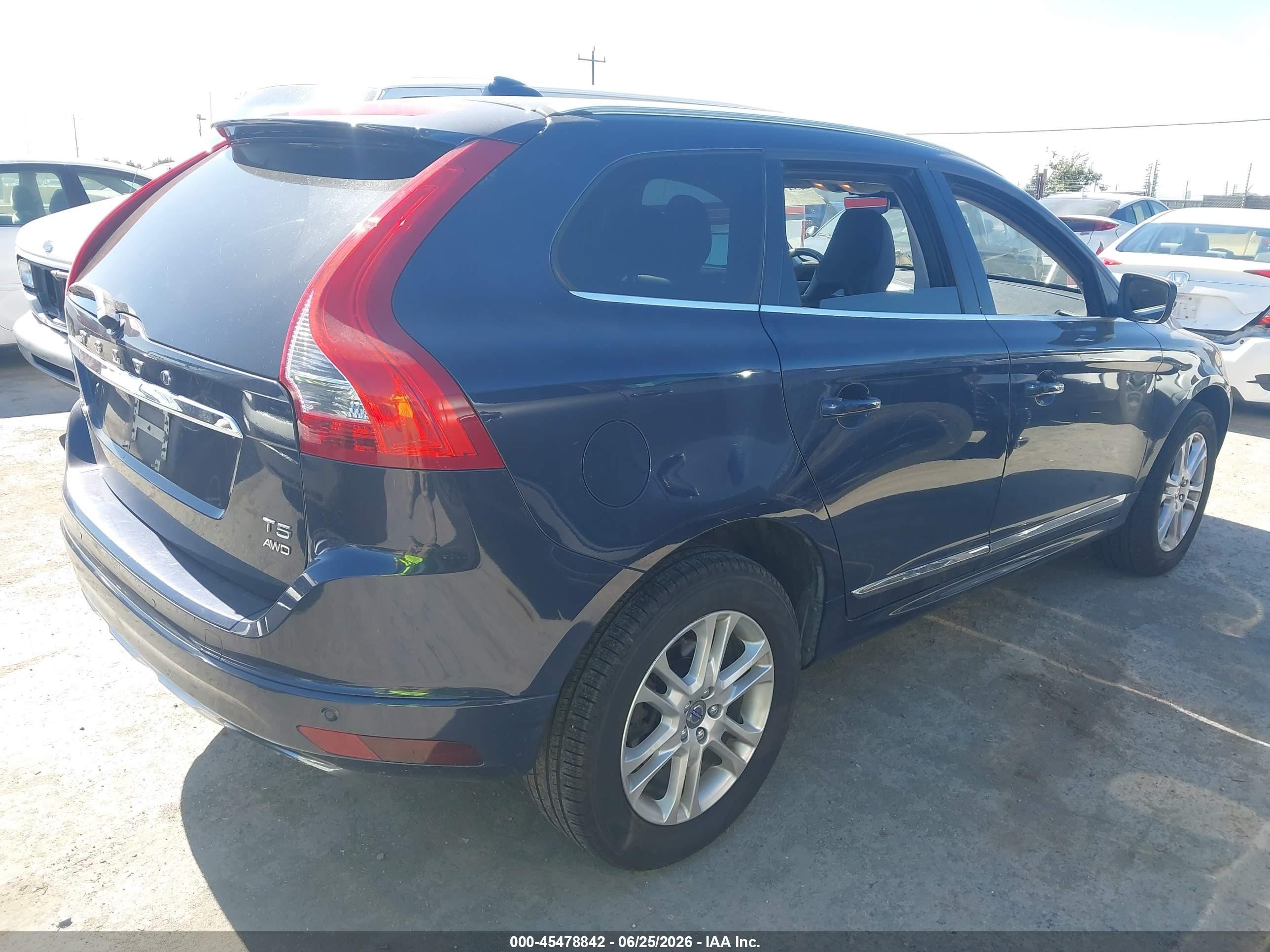 2015 Volvo Xc60 T5 Platinum Синий vin: YV4612RM9F2707004