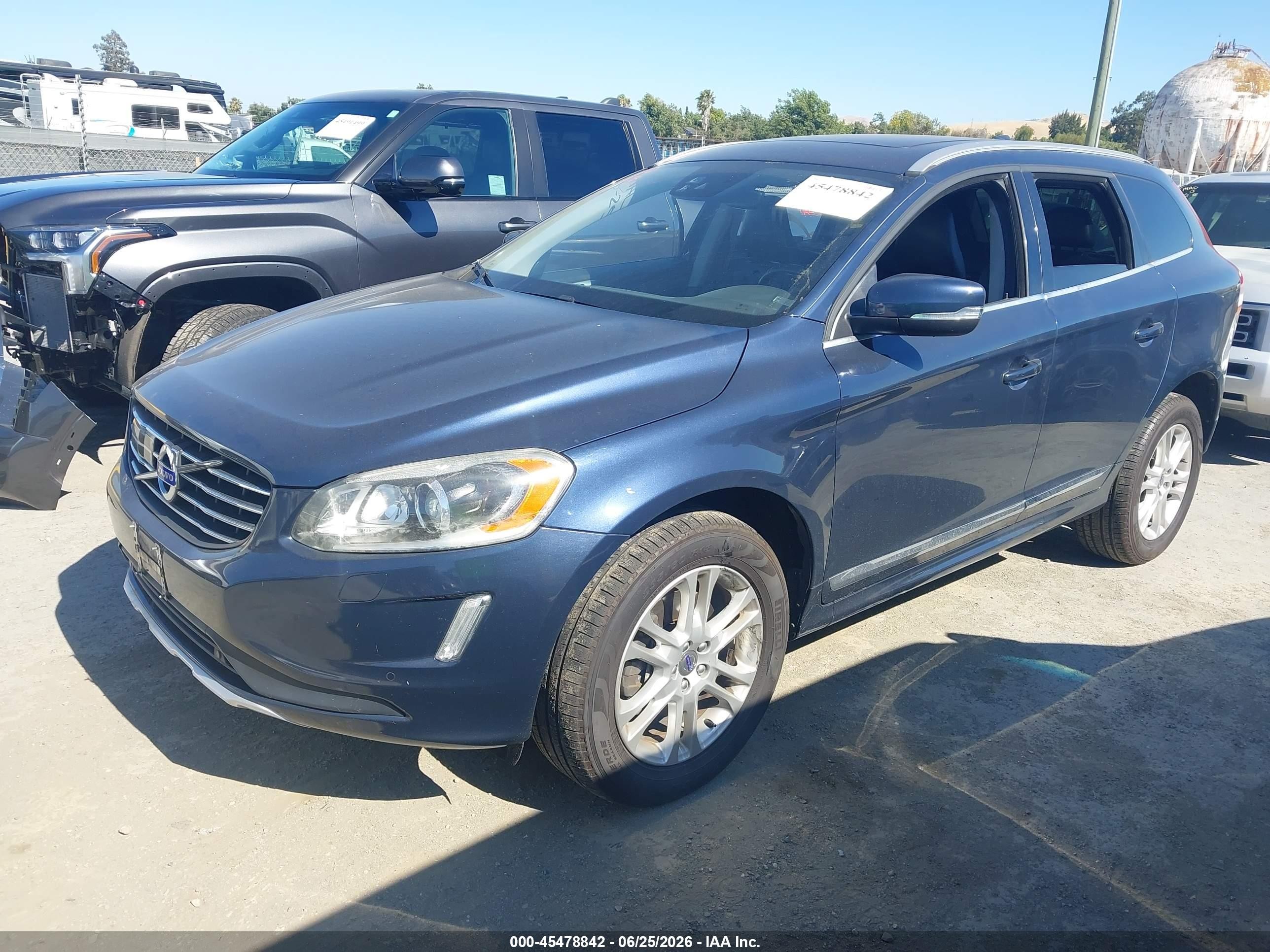 2015 Volvo Xc60 T5 Platinum Синий vin: YV4612RM9F2707004
