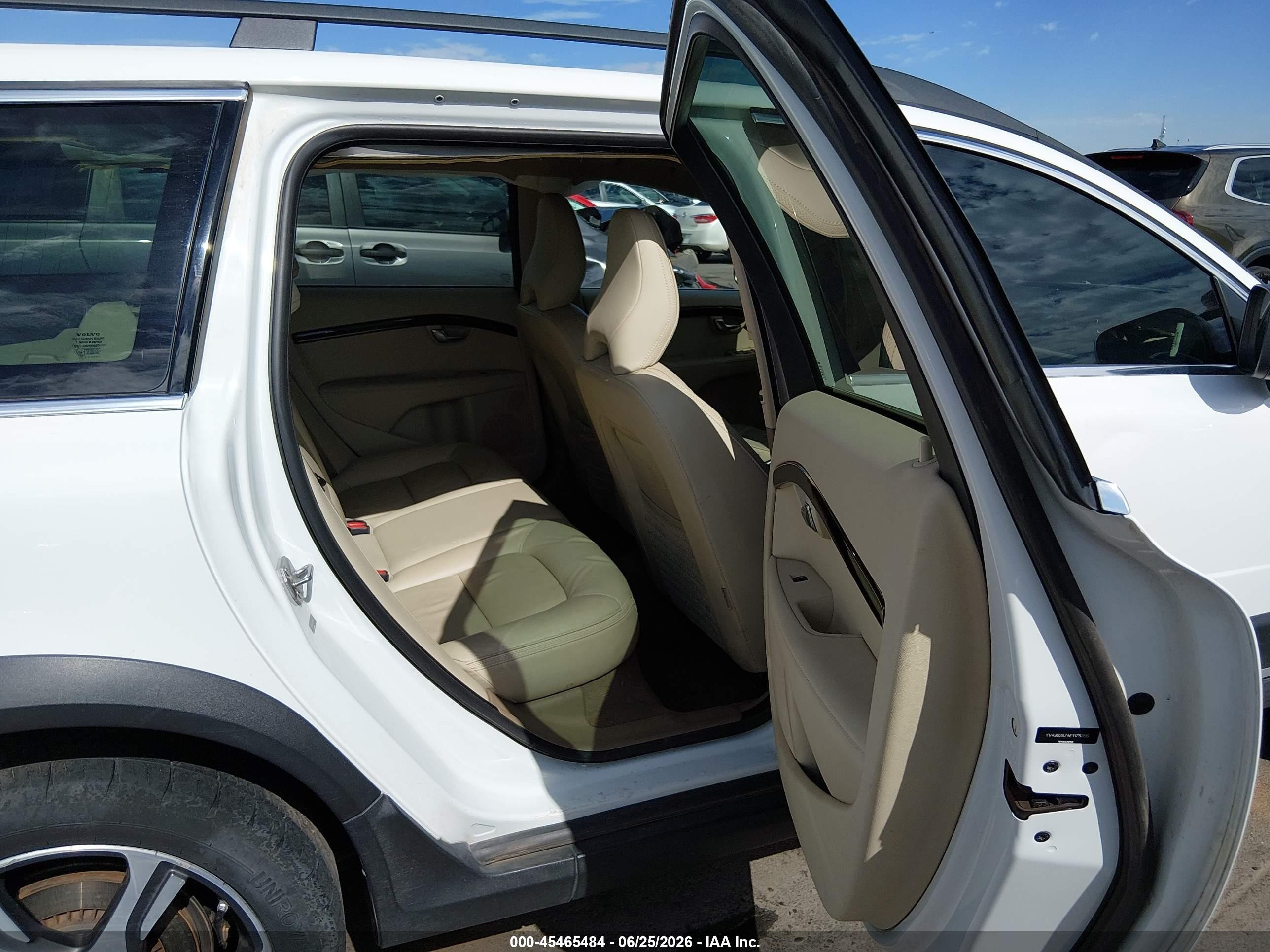 2014 Volvo Xc70 T6 Premier Plus Белый vin: YV4902BZ4E1175896
