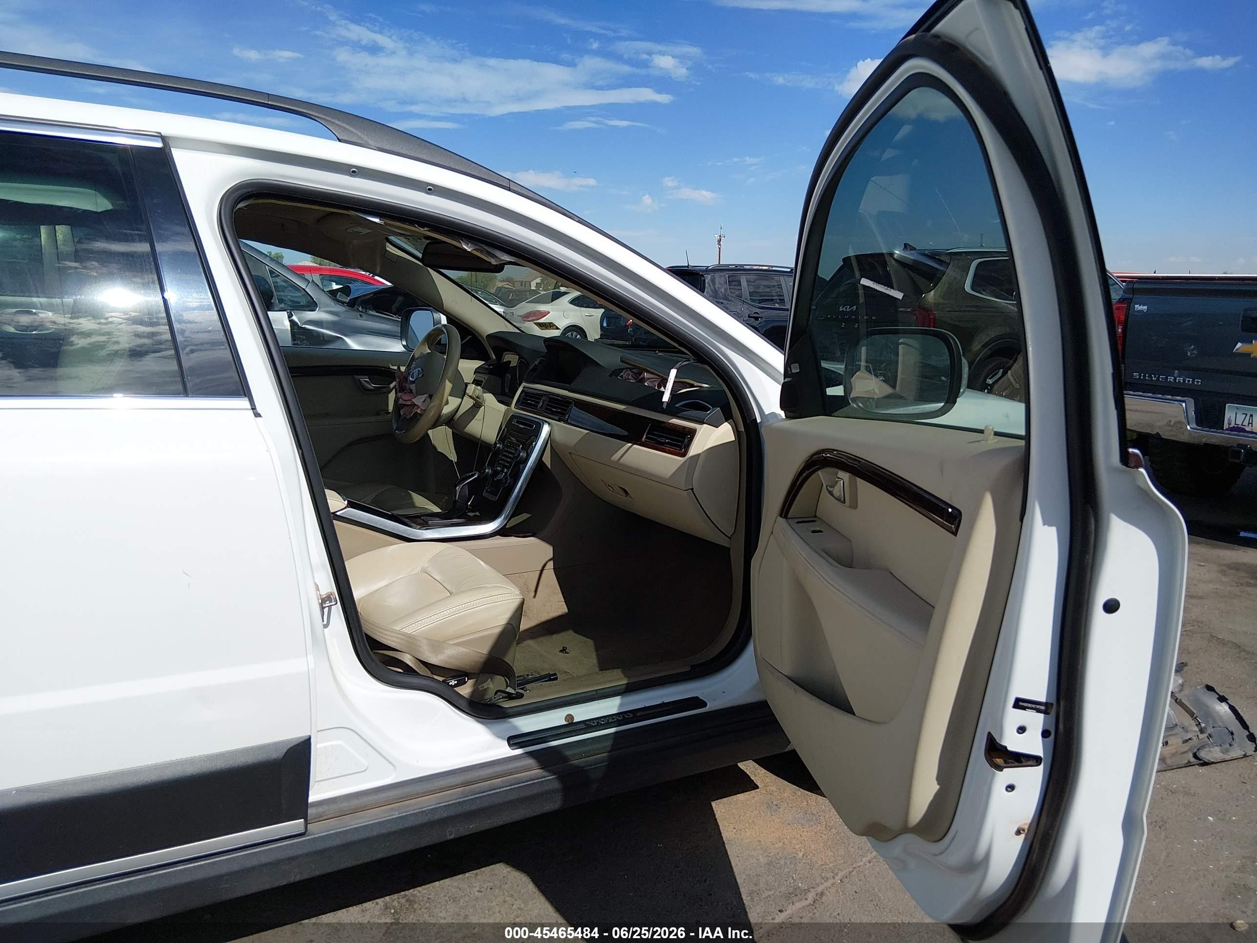 2014 Volvo Xc70 T6 Premier Plus Белый vin: YV4902BZ4E1175896
