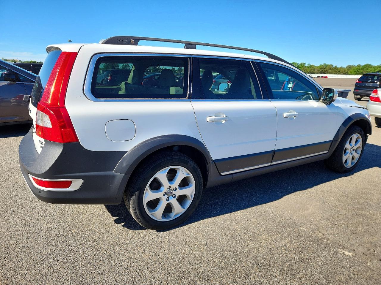 2011 Volvo Xc70 T6 Белый vin: YV4902BZ5B1115153