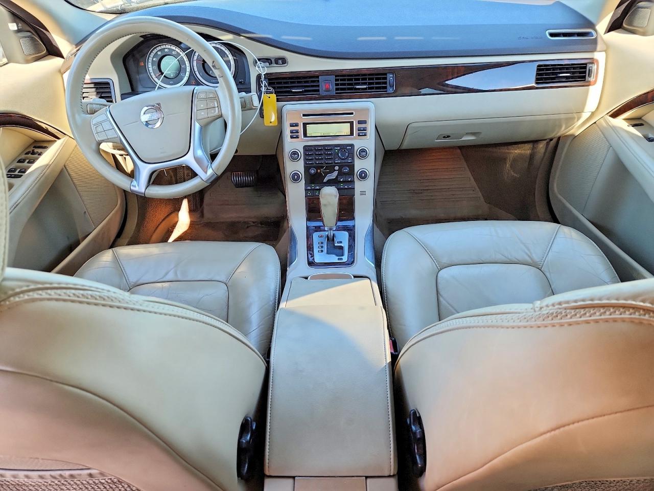 2011 Volvo Xc70 T6 Белый vin: YV4902BZ5B1115153