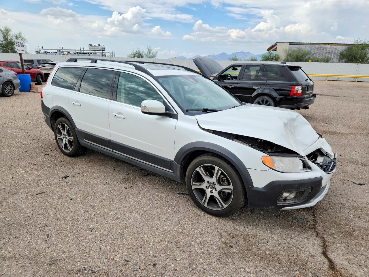 2014 Volvo Xc70 T6 White vin: YV4902BZ9E1185761