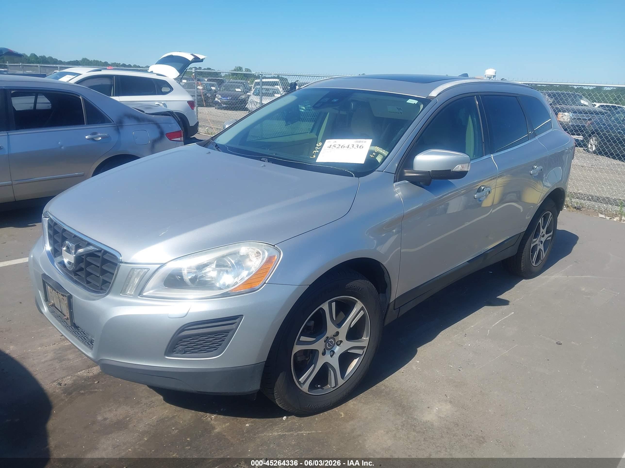 2011 Volvo Xc60 T6/t6 R-design Серебряный vin: YV4902DZ0B2225440