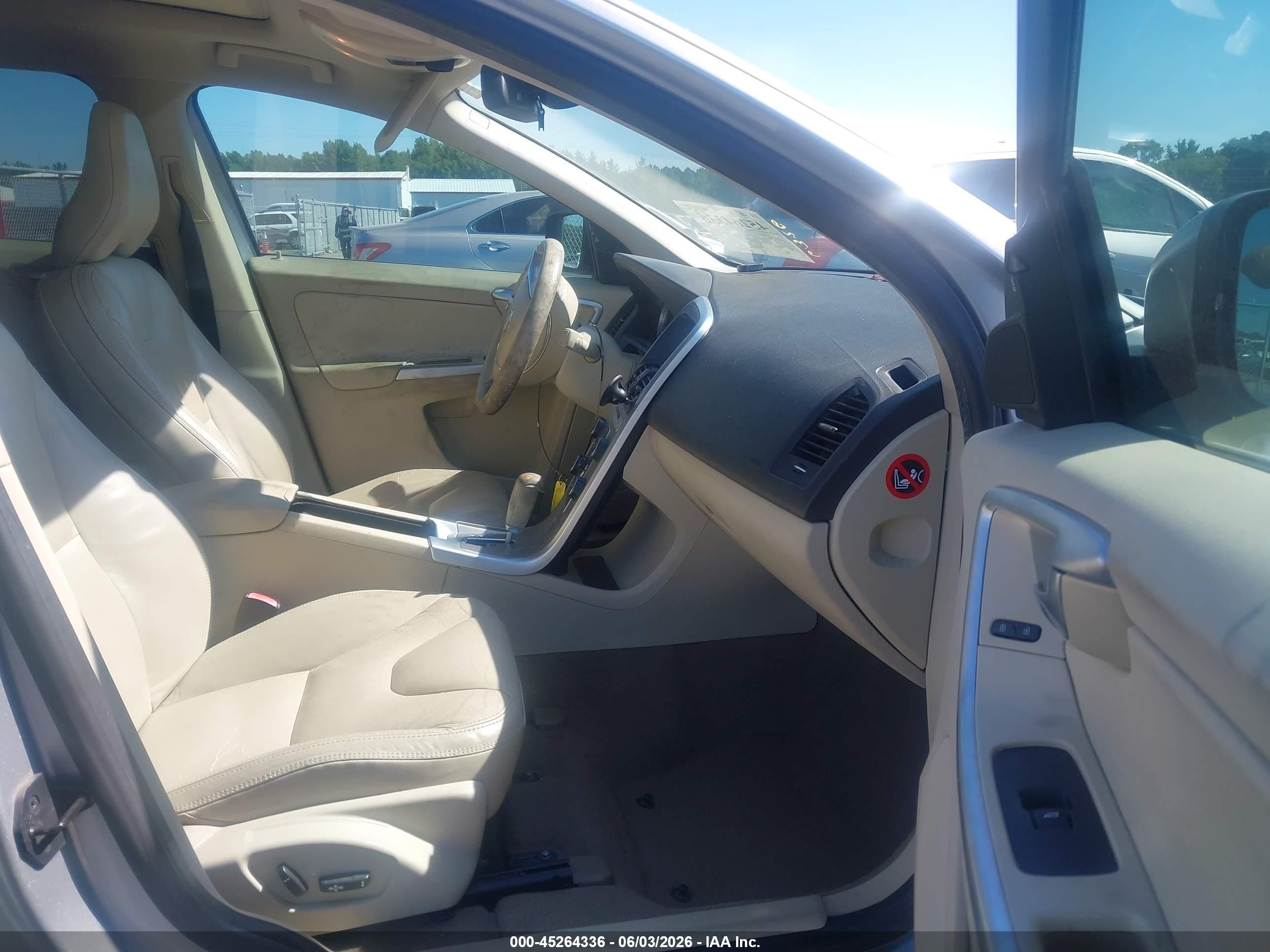 2011 Volvo Xc60 T6/t6 R-design Серебряный vin: YV4902DZ0B2225440