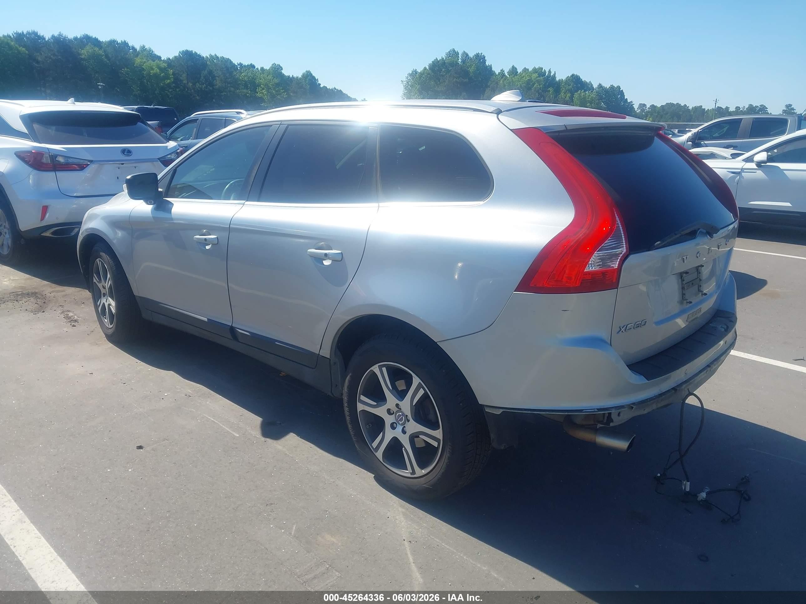 2011 Volvo Xc60 T6/t6 R-design Серебряный vin: YV4902DZ0B2225440