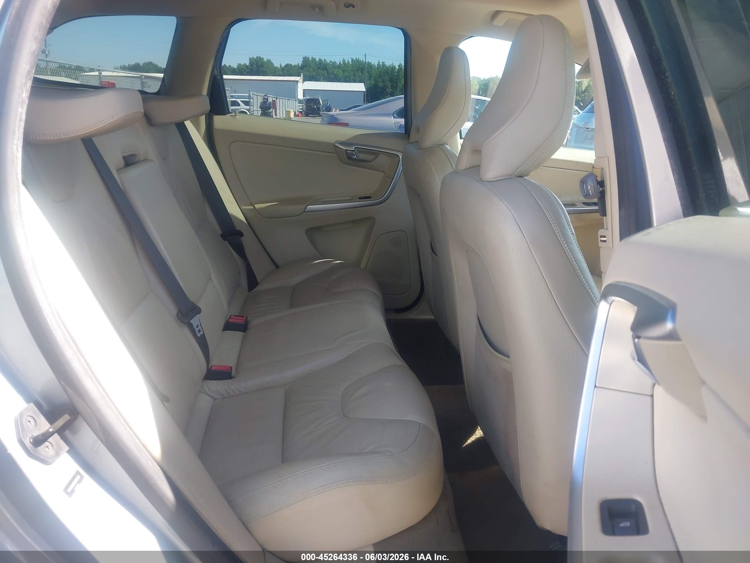 2011 Volvo Xc60 T6/t6 R-design Серебряный vin: YV4902DZ0B2225440