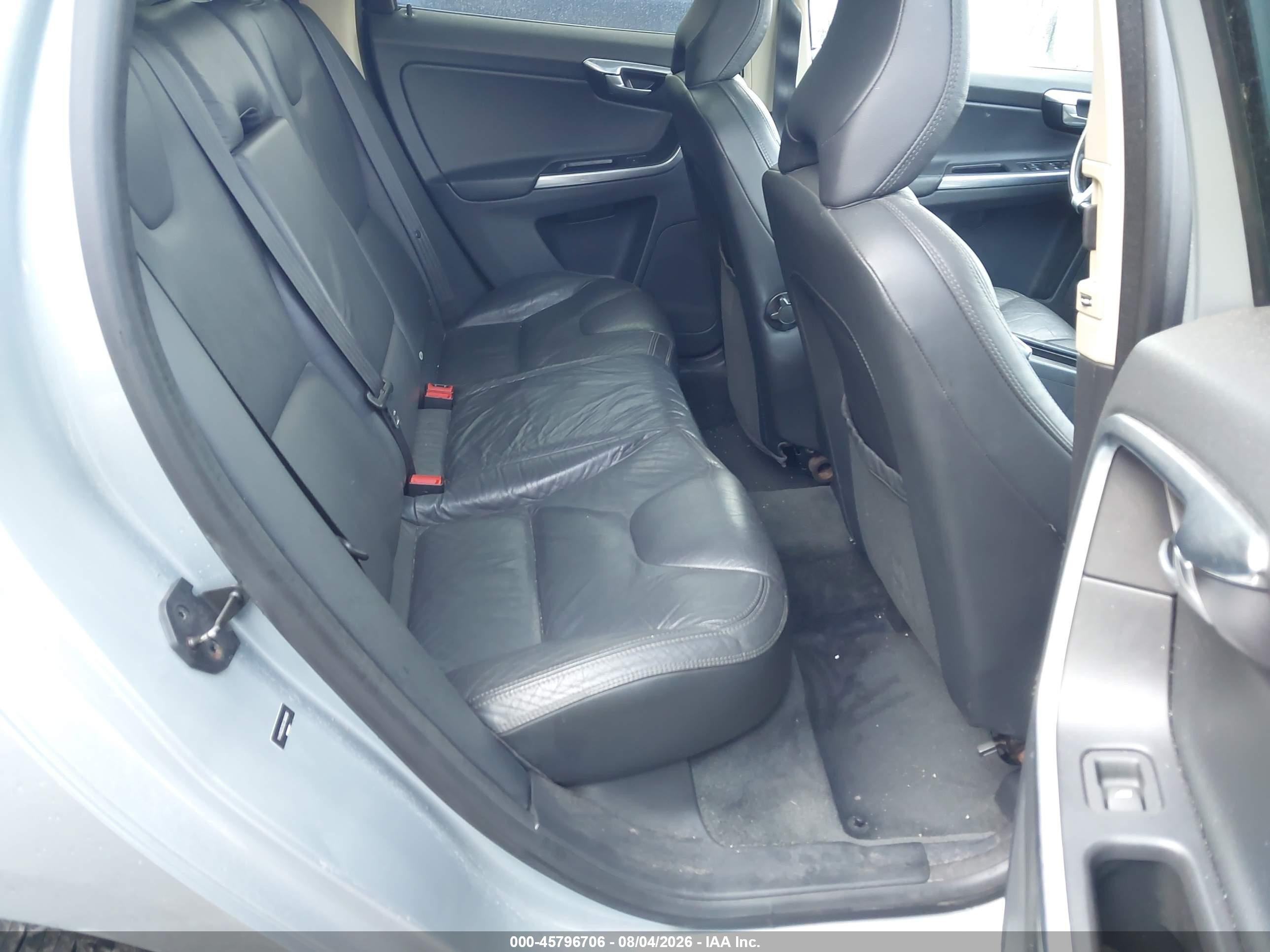 2013 Volvo Xc60 T6/t6 Platinum/t6 Premier Plus/t6 R-design/t6 R-design Platinum/t6 R-design Premier Plus Silver vin: YV4902DZ0D2366835
