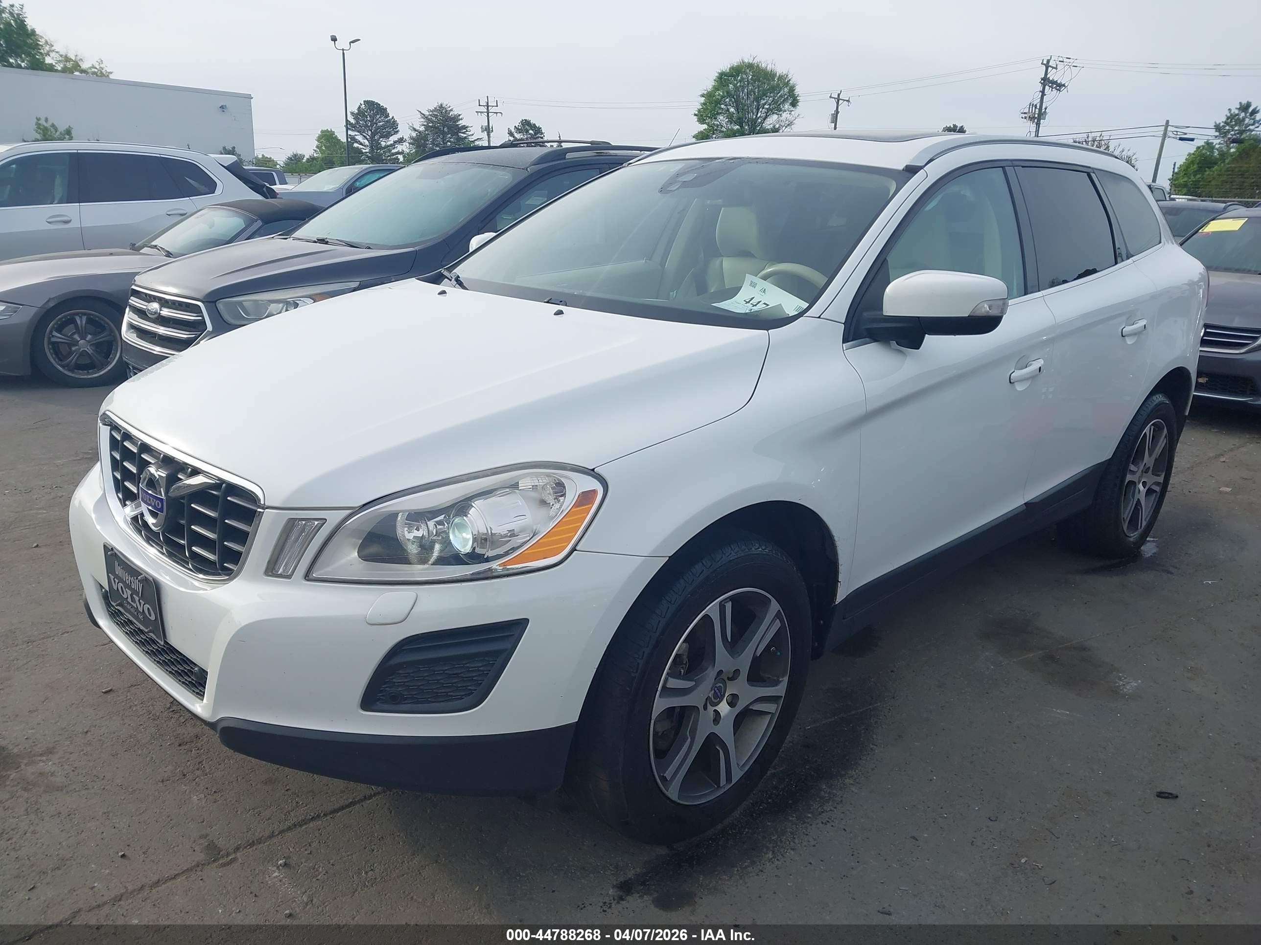 2013 Volvo Xc60 T6/t6 Platinum/t6 Premier Plus/t6 R-design/t6 R-design Platinum/t6 R-design Premier Plus White vin: YV4902DZ0D2377219