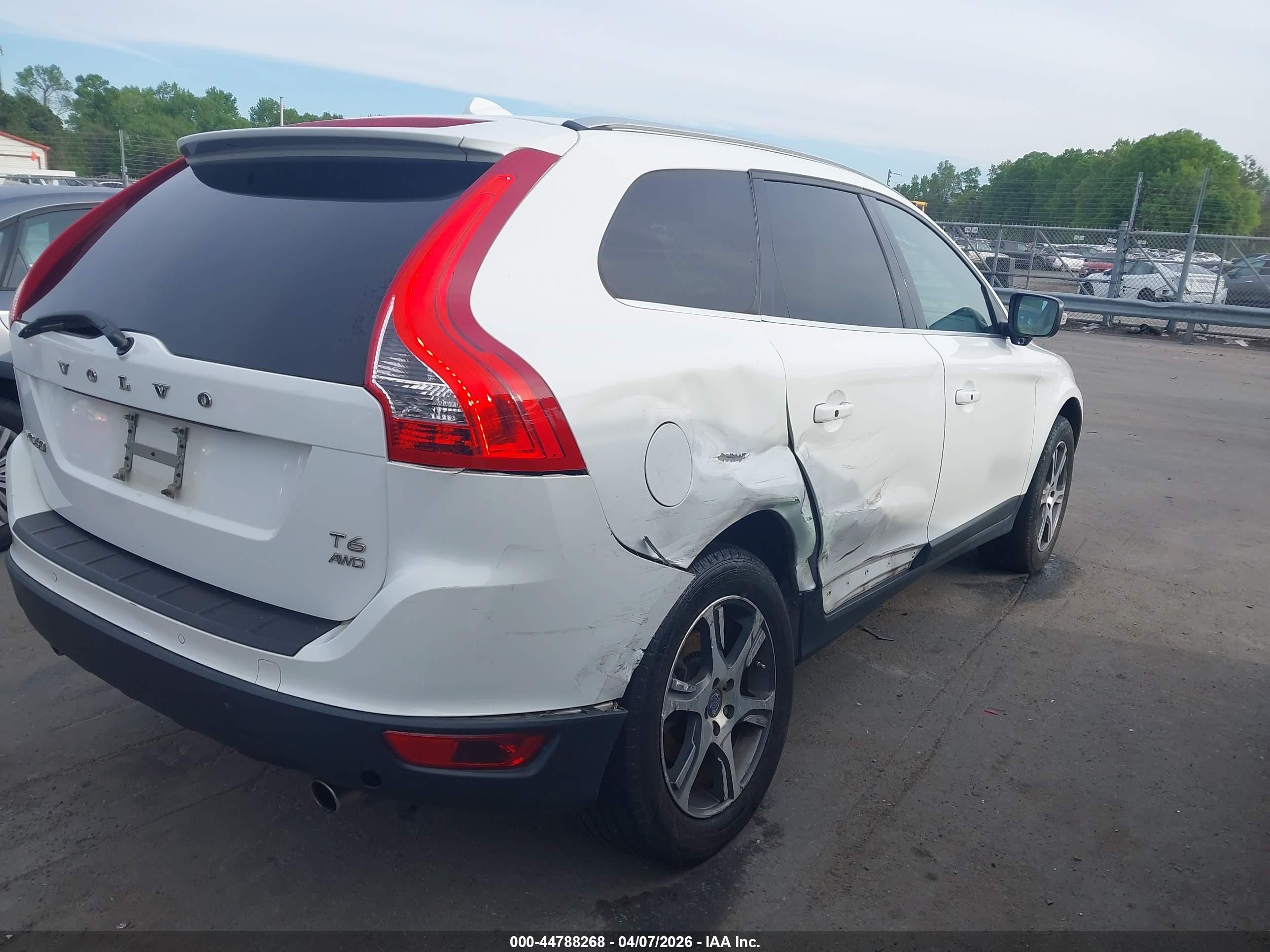 2013 Volvo Xc60 T6/t6 Platinum/t6 Premier Plus/t6 R-design/t6 R-design Platinum/t6 R-design Premier Plus White vin: YV4902DZ0D2377219
