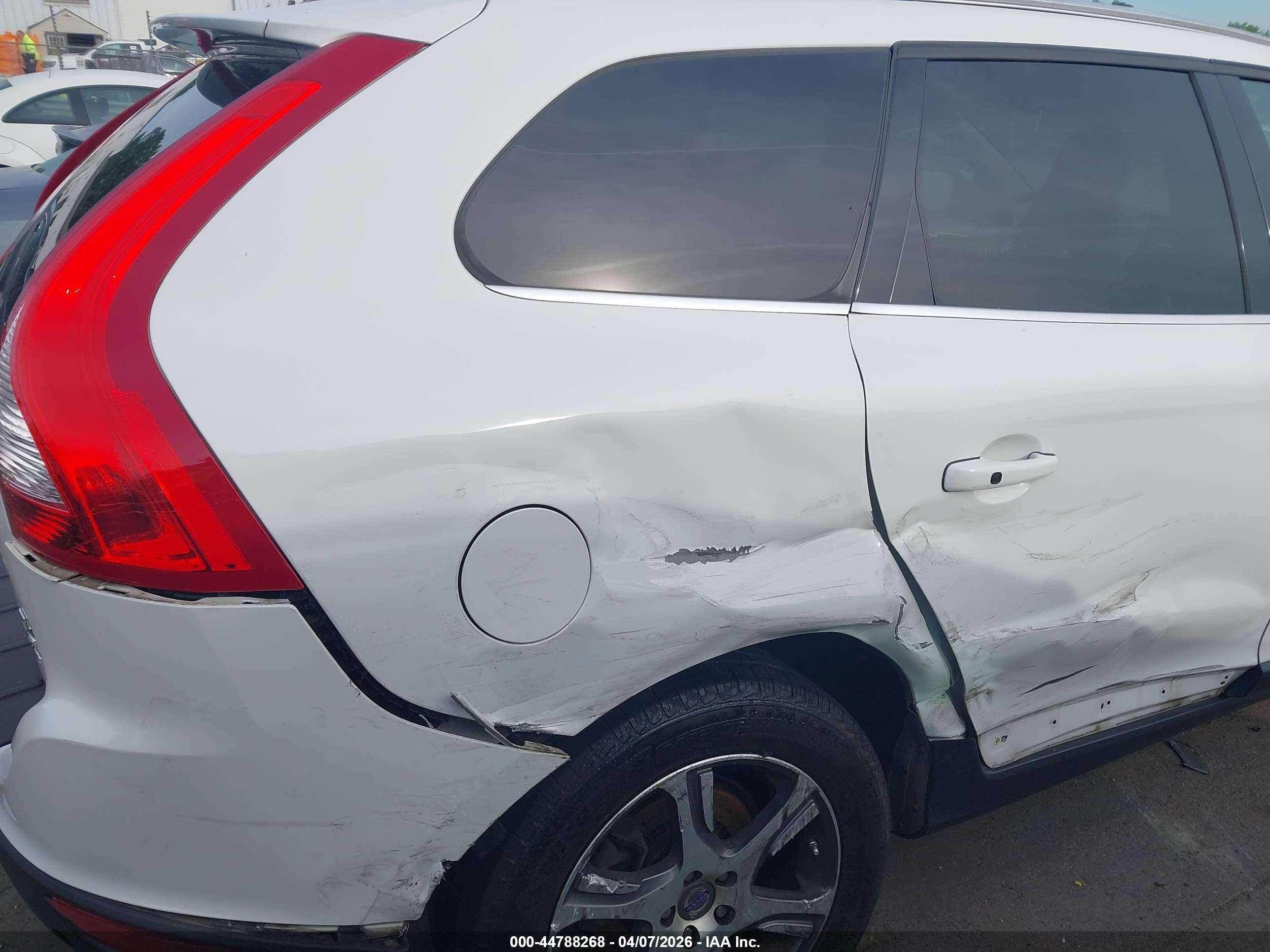 2013 Volvo Xc60 T6/t6 Platinum/t6 Premier Plus/t6 R-design/t6 R-design Platinum/t6 R-design Premier Plus White vin: YV4902DZ0D2377219