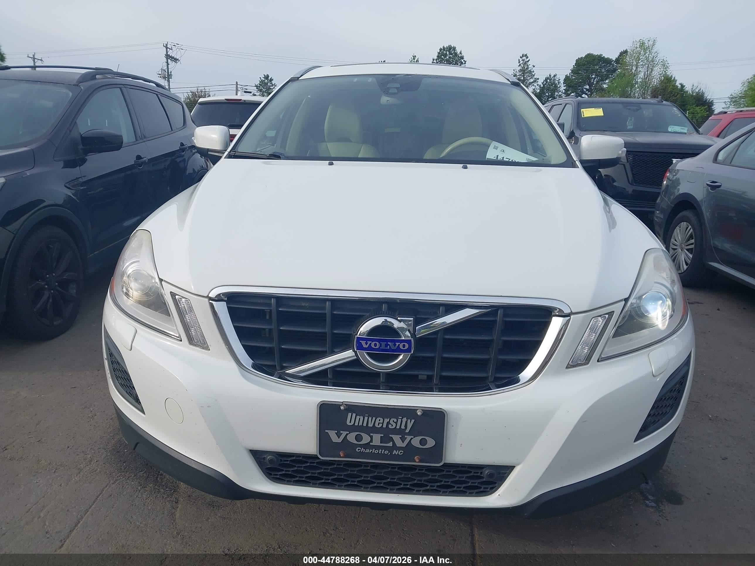 2013 Volvo Xc60 T6/t6 Platinum/t6 Premier Plus/t6 R-design/t6 R-design Platinum/t6 R-design Premier Plus White vin: YV4902DZ0D2377219