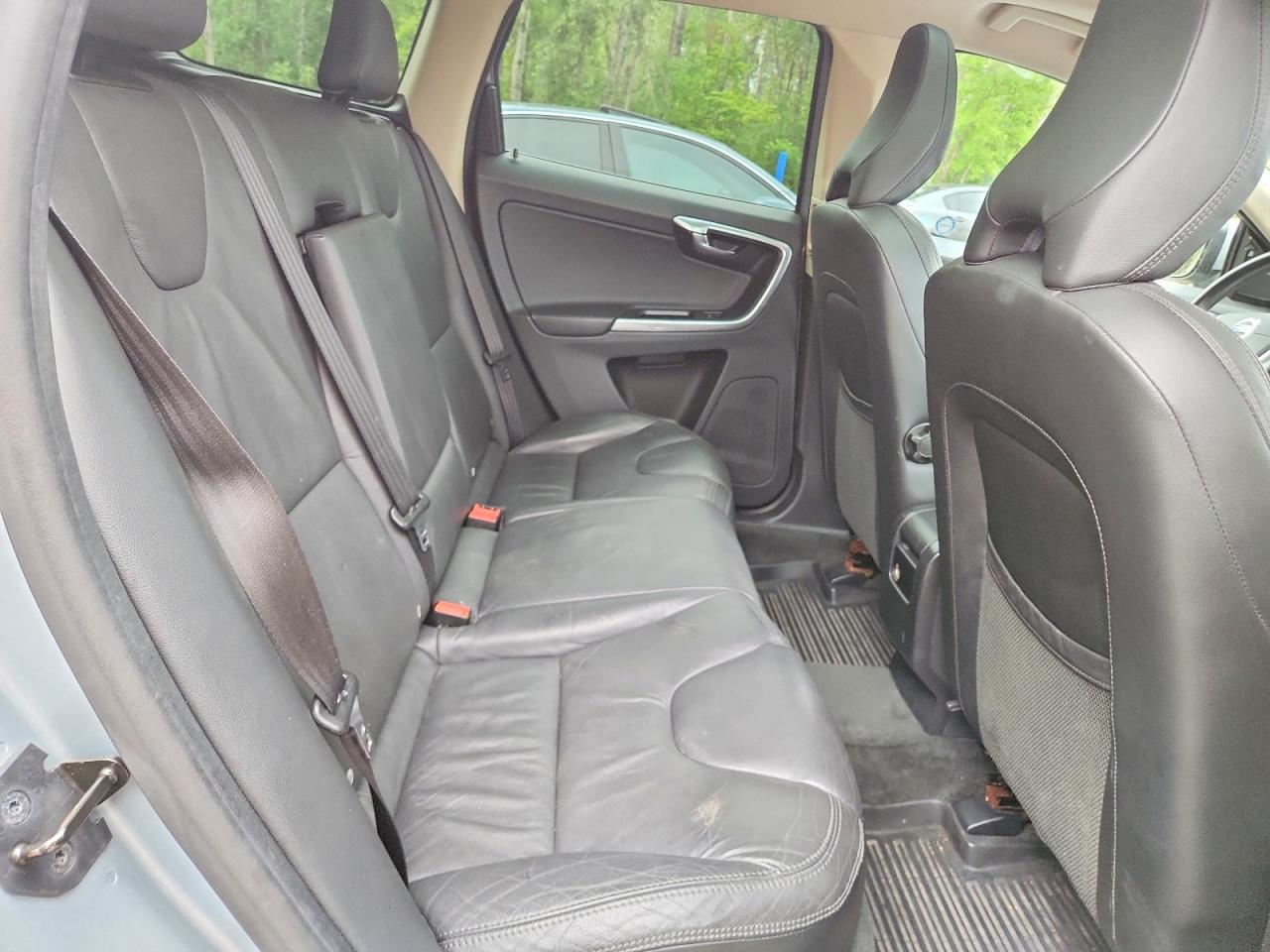 2013 Volvo Xc60 T6 Silver vin: YV4902DZ0D2418867